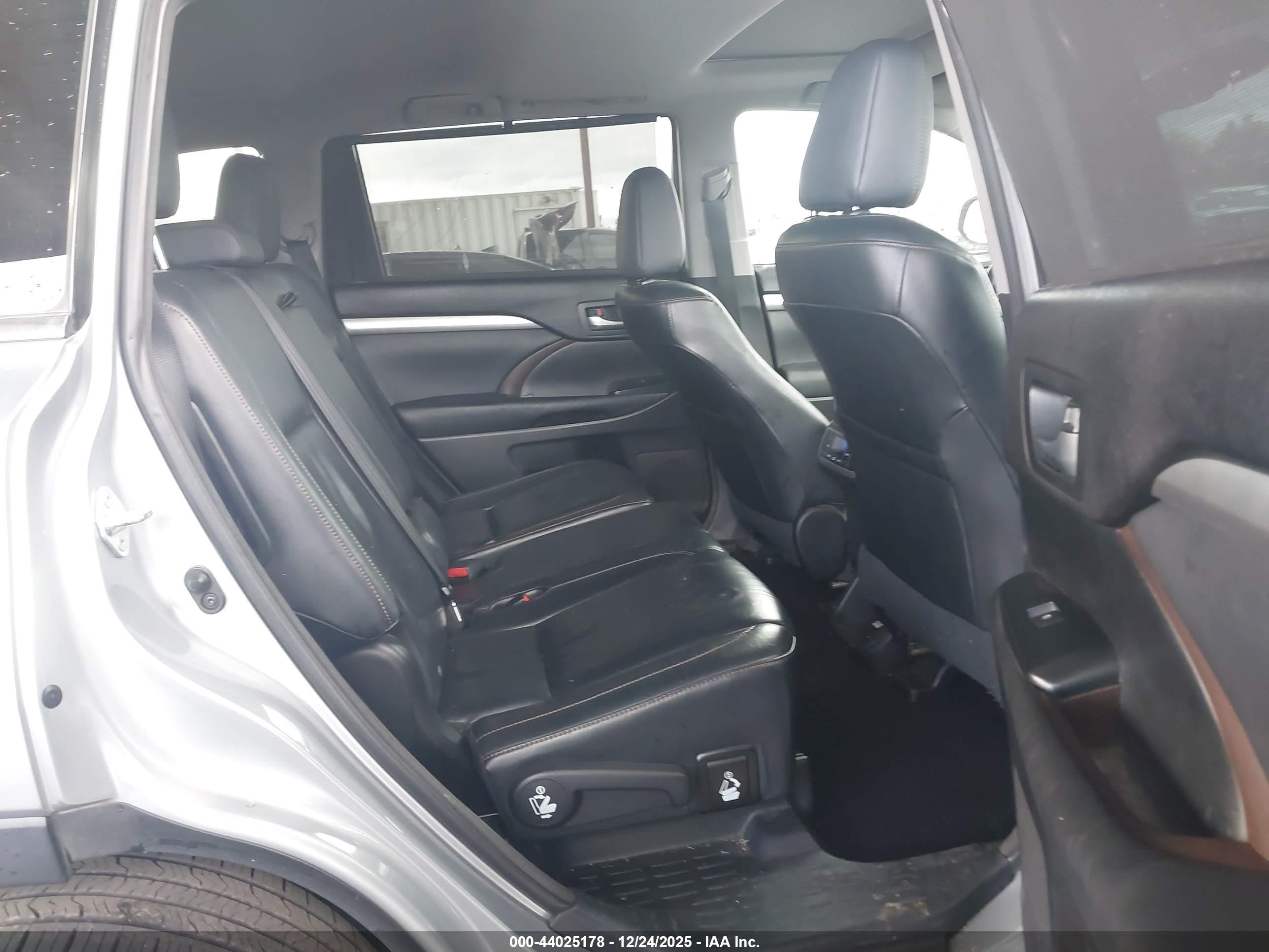 TOYOTA HIGHLANDER image 8