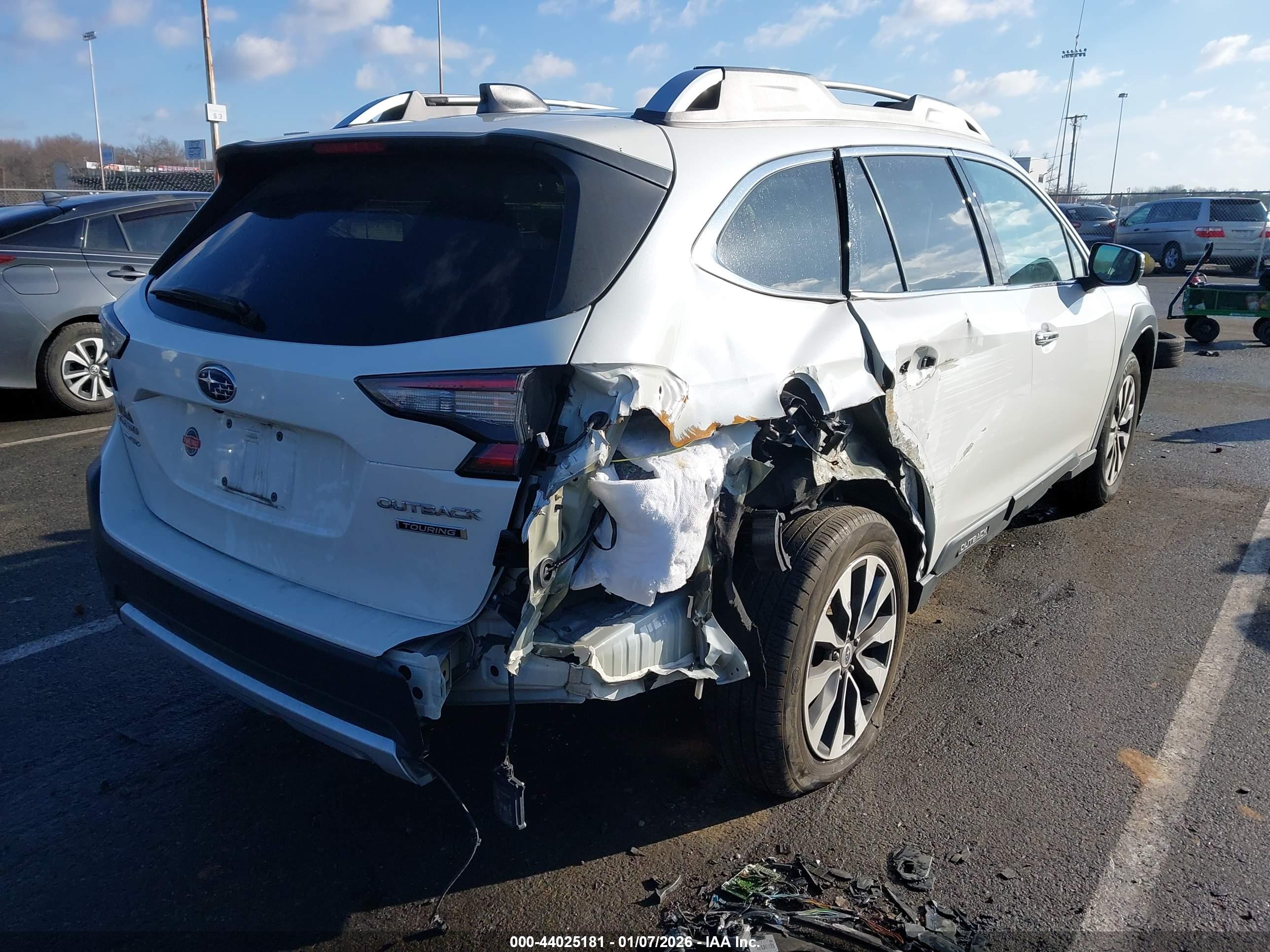 SUBARU OUTBACK image 4