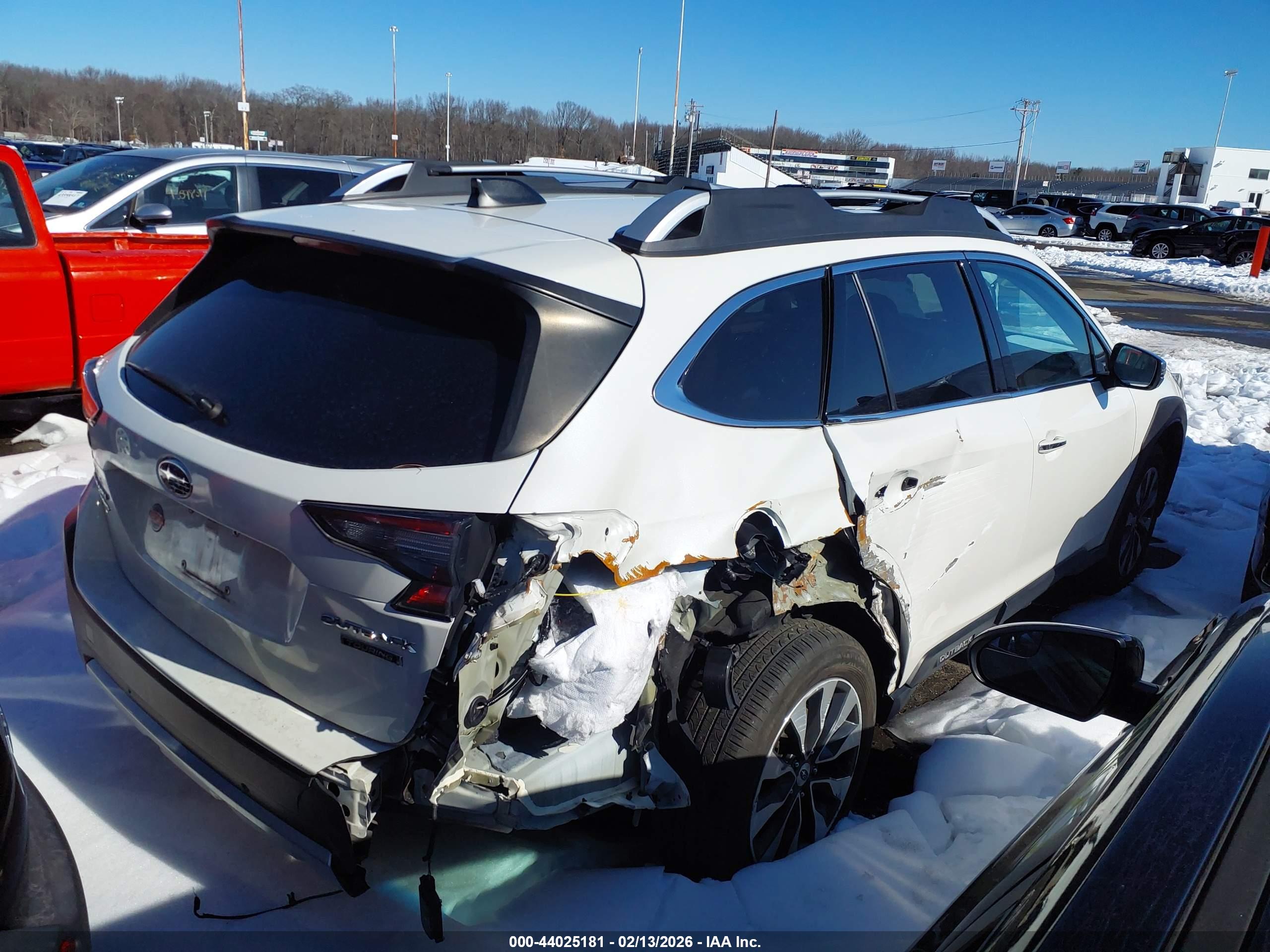 SUBARU OUTBACK image 6