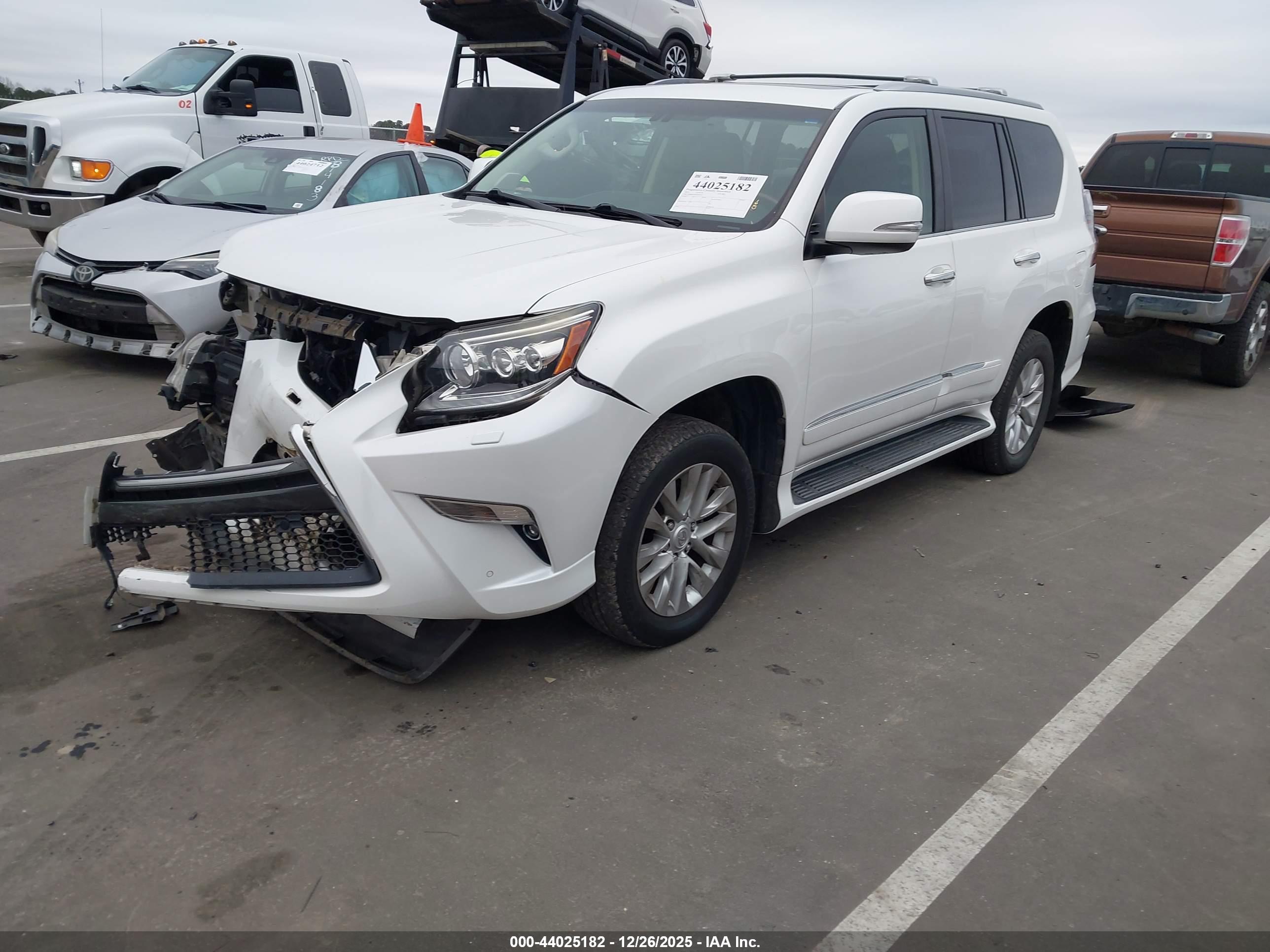 LEXUS GX image 2