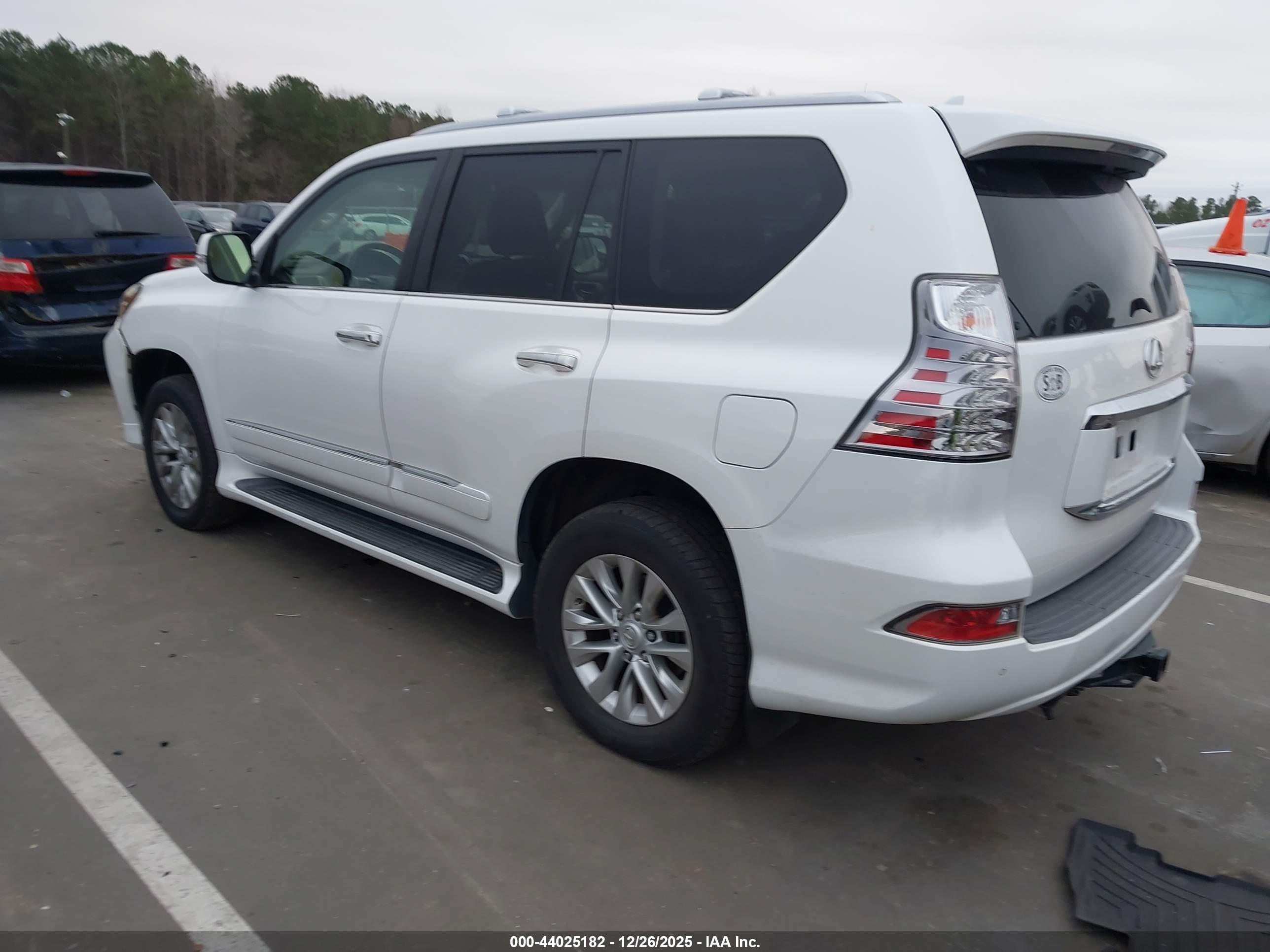 LEXUS GX image 3