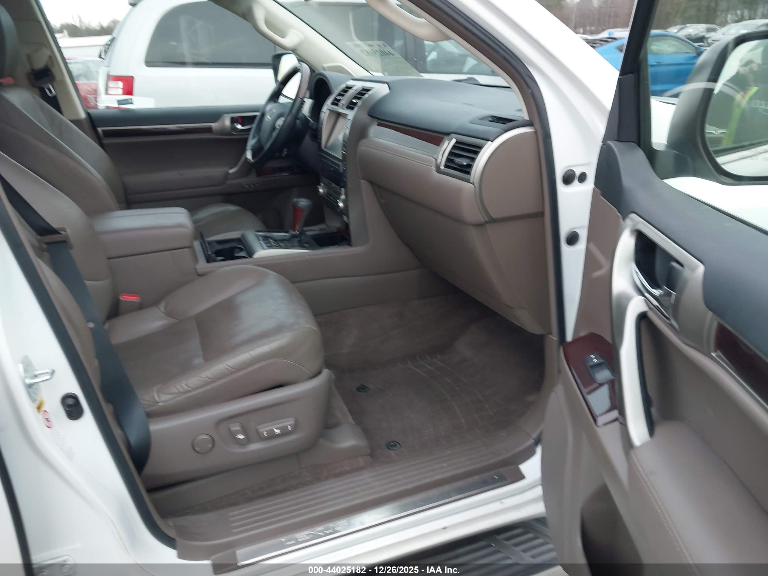 LEXUS GX image 5