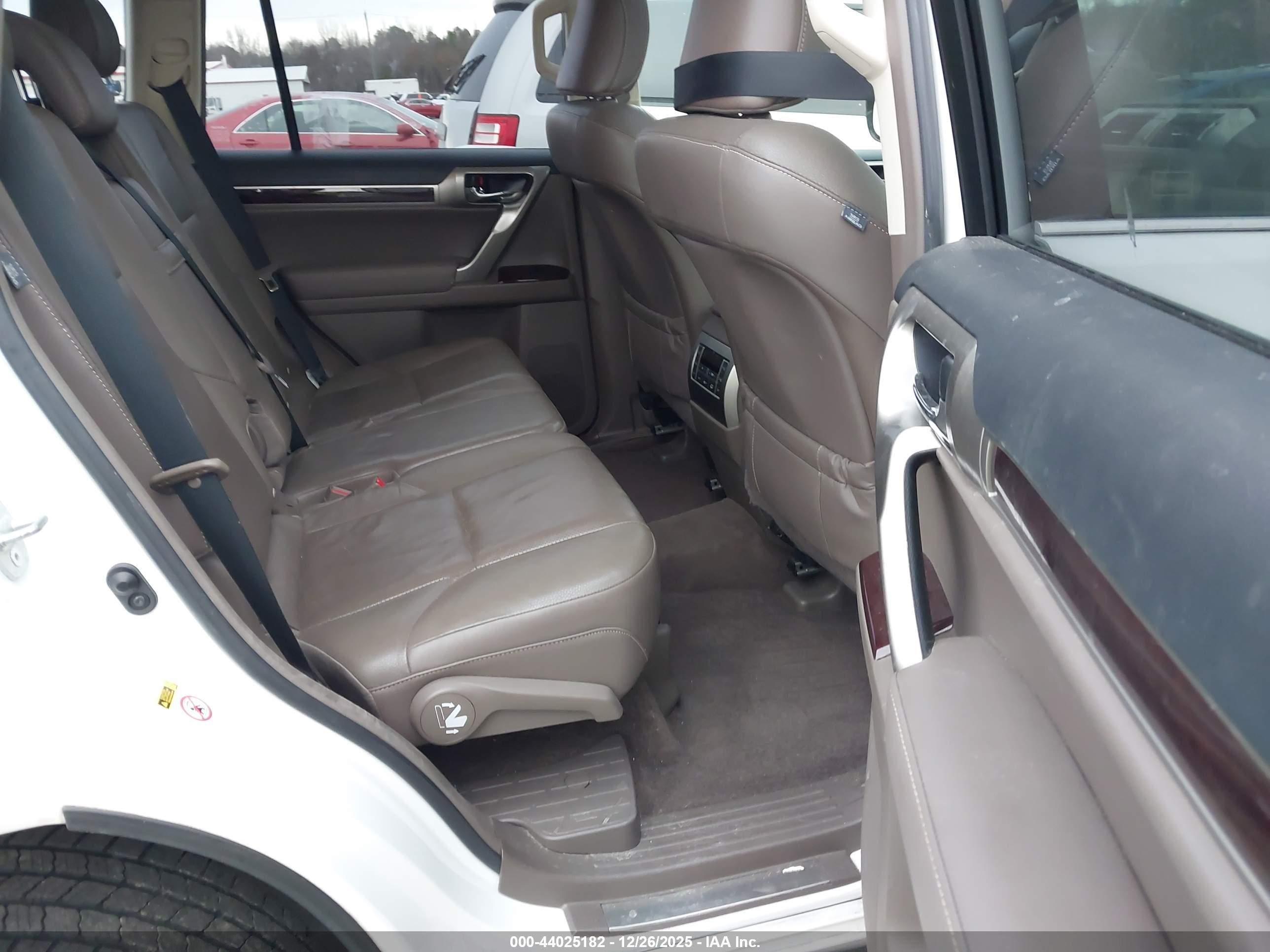 LEXUS GX image 8