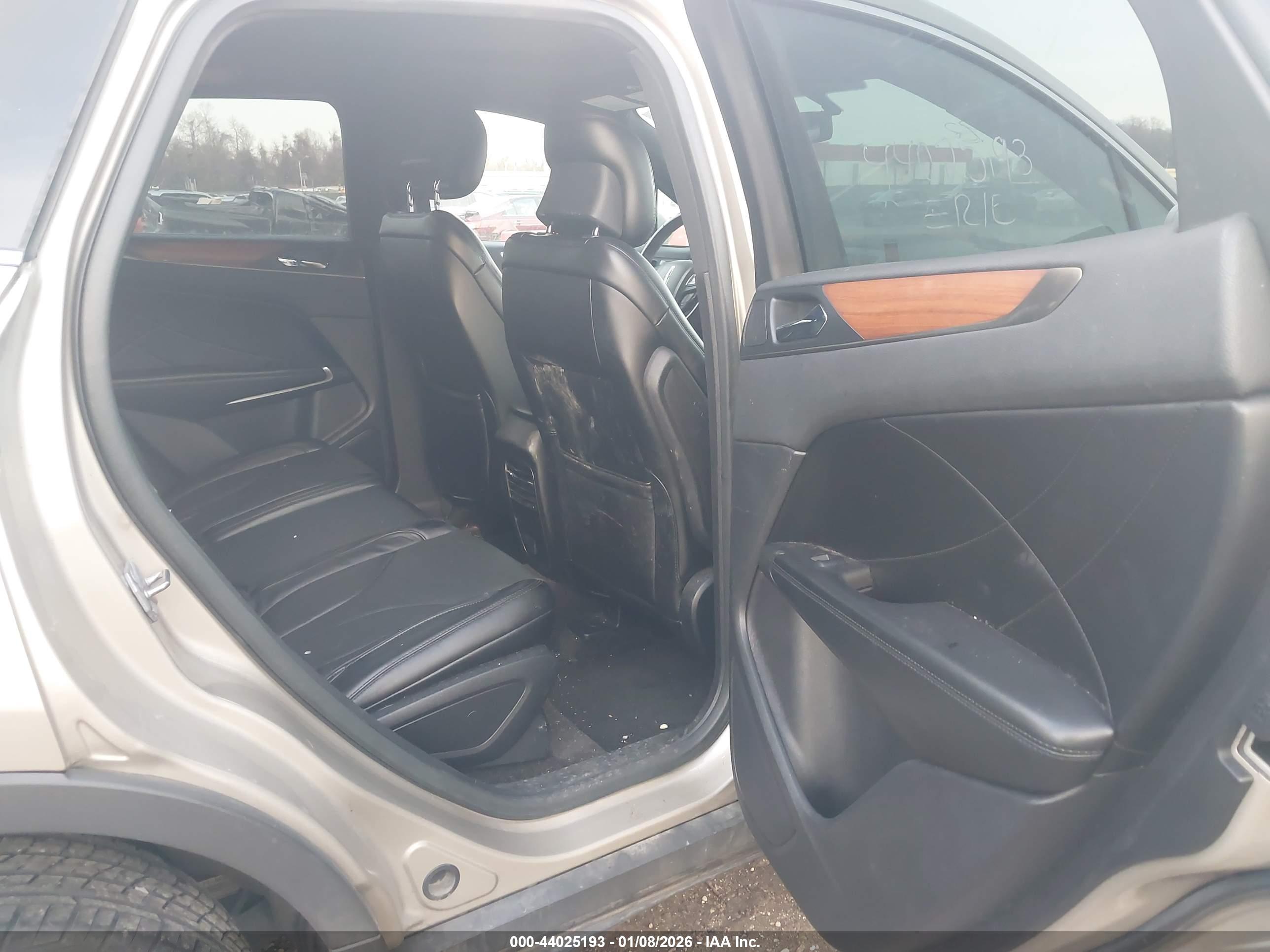 LINCOLN MKC image 8