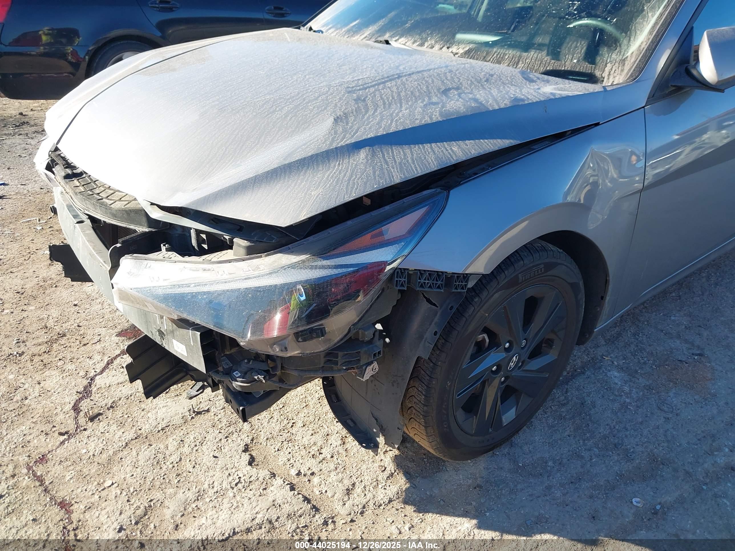 HYUNDAI ELANTRA image 6