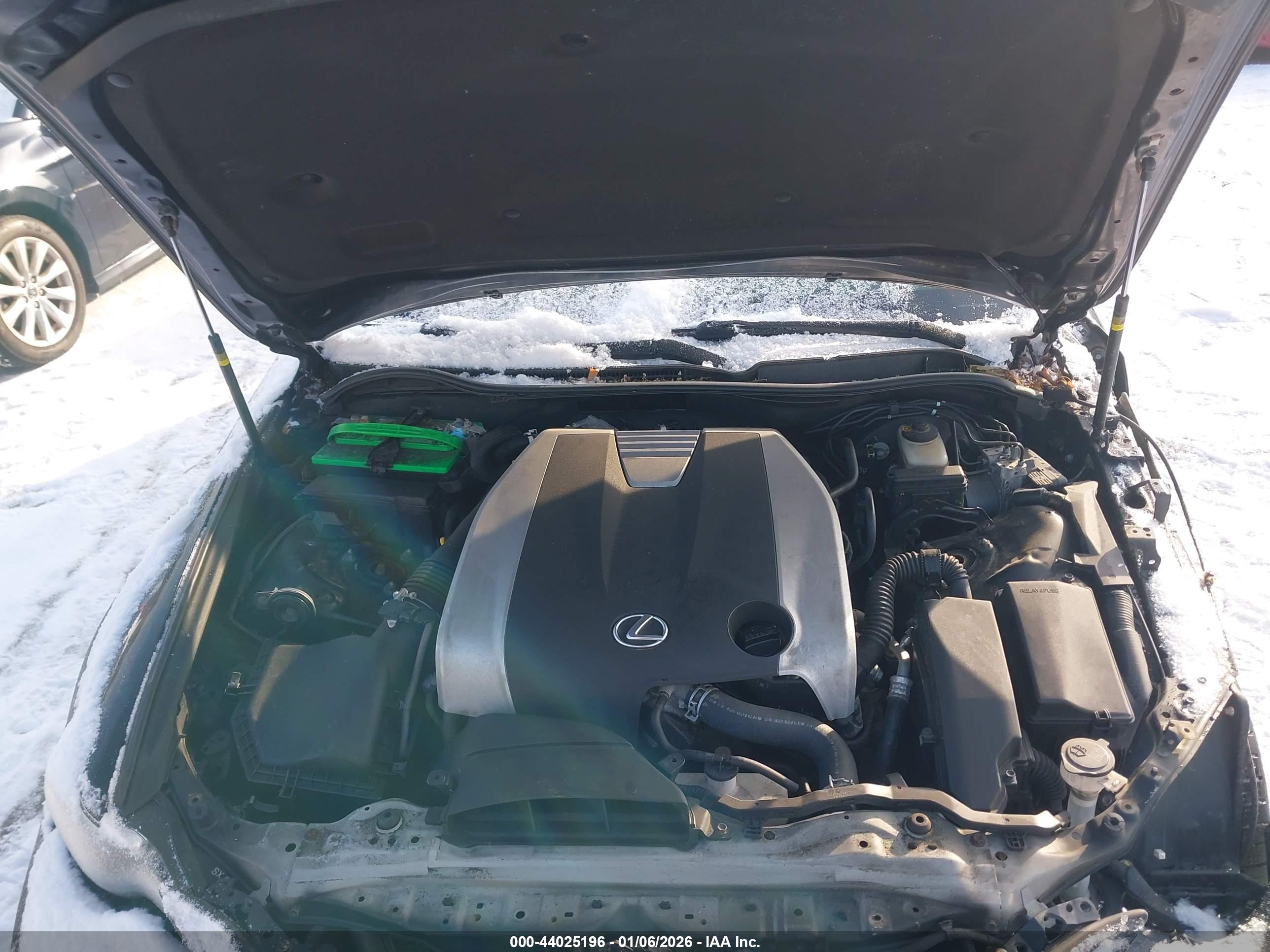 LEXUS IS image 10