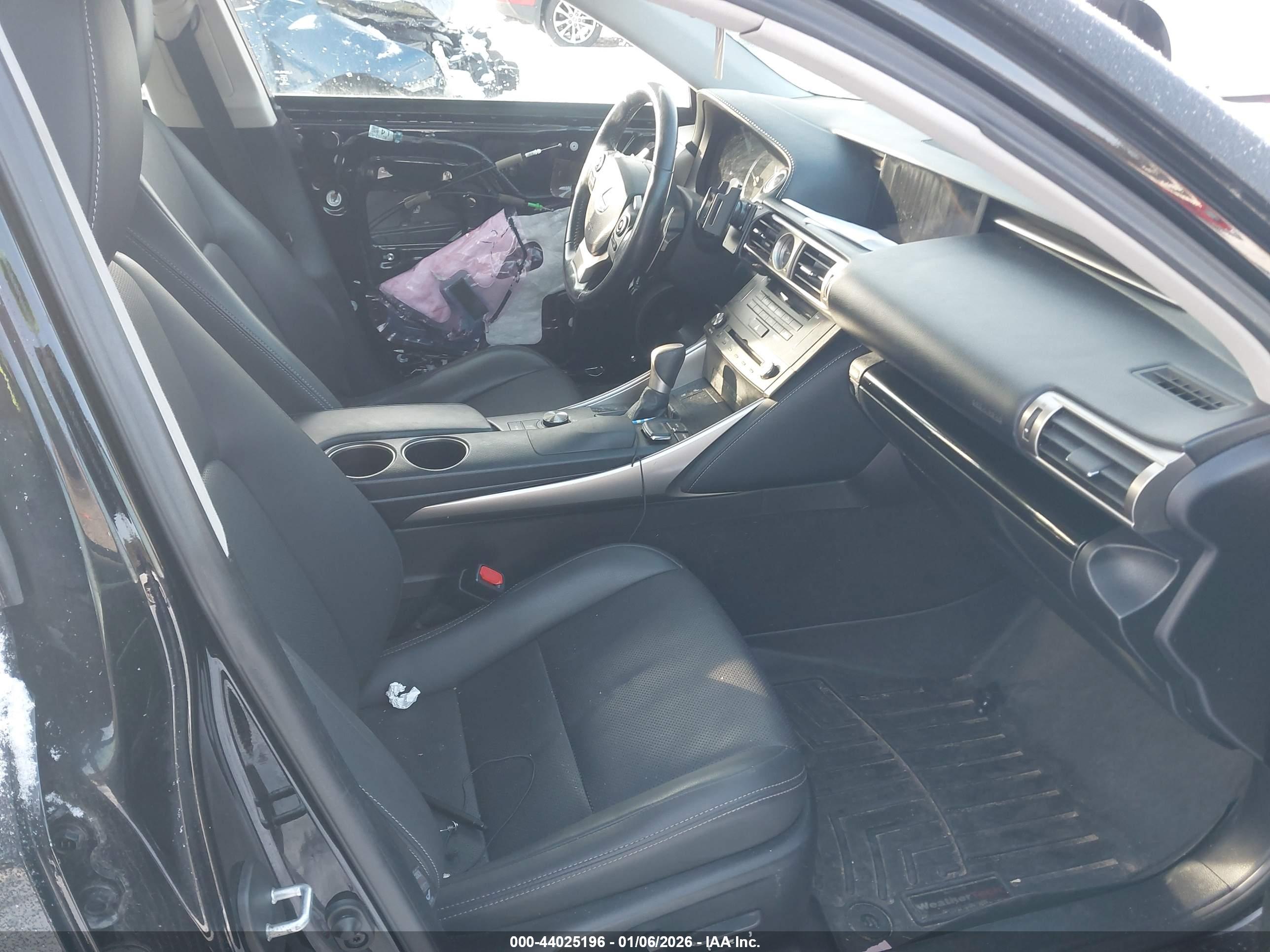 LEXUS IS image 5
