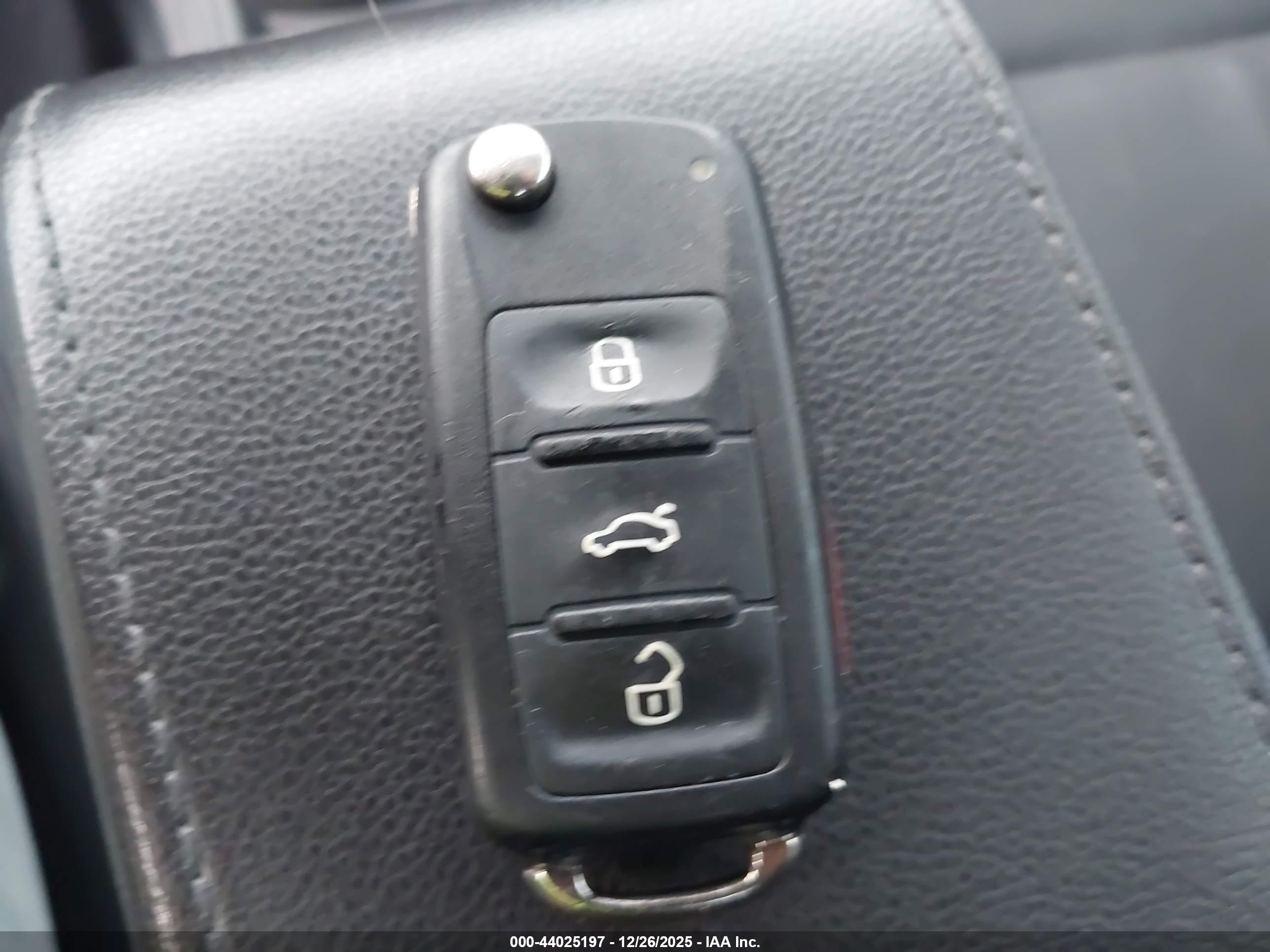 VOLKSWAGEN BEETLE image 11