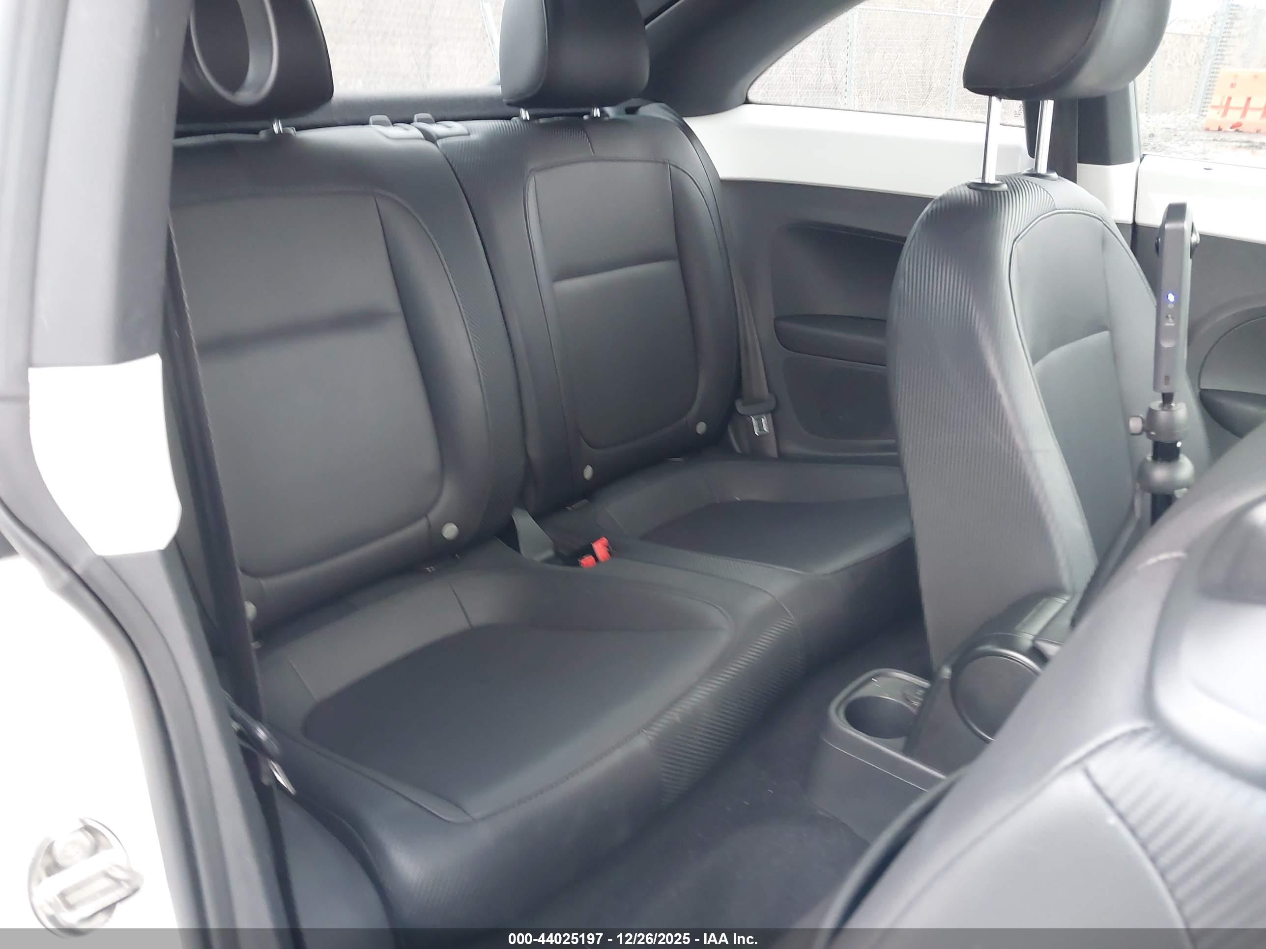 VOLKSWAGEN BEETLE image 8