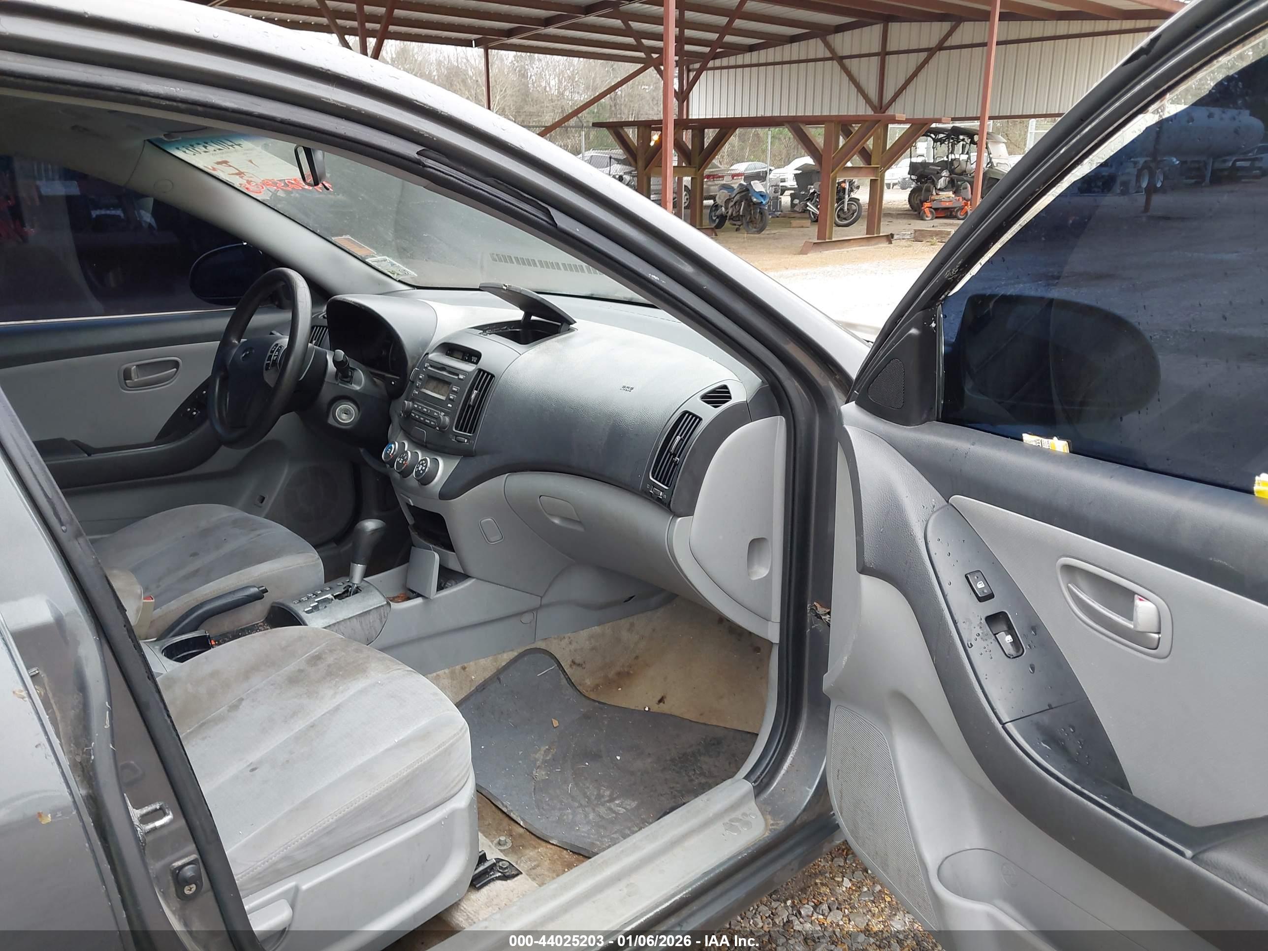 HYUNDAI ELANTRA image 5