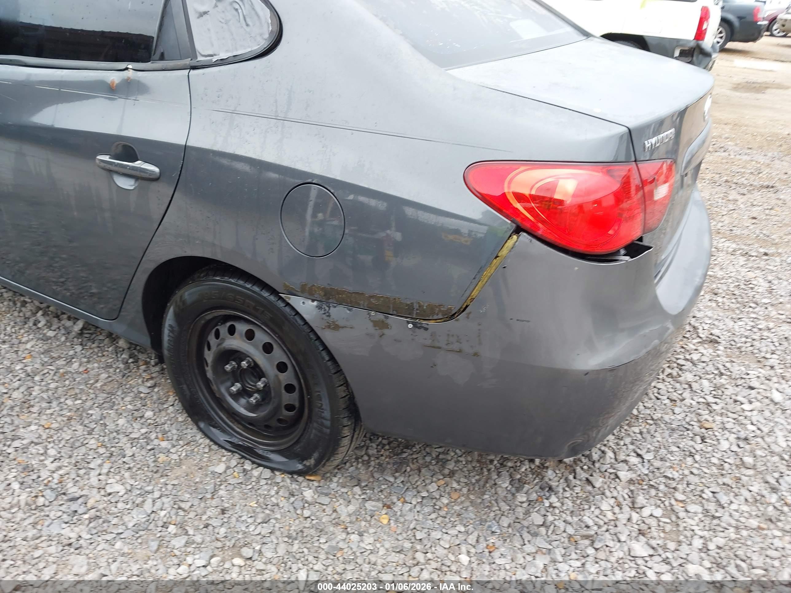 HYUNDAI ELANTRA image 6