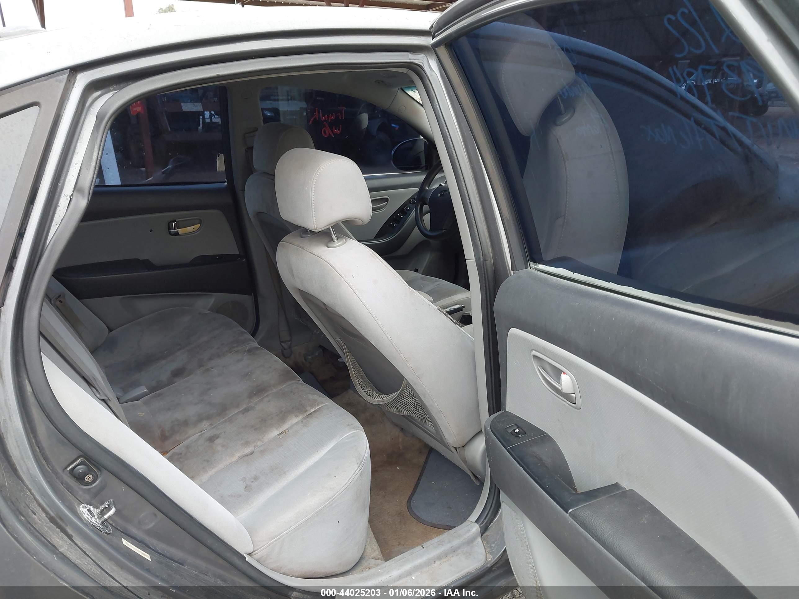 HYUNDAI ELANTRA image 8