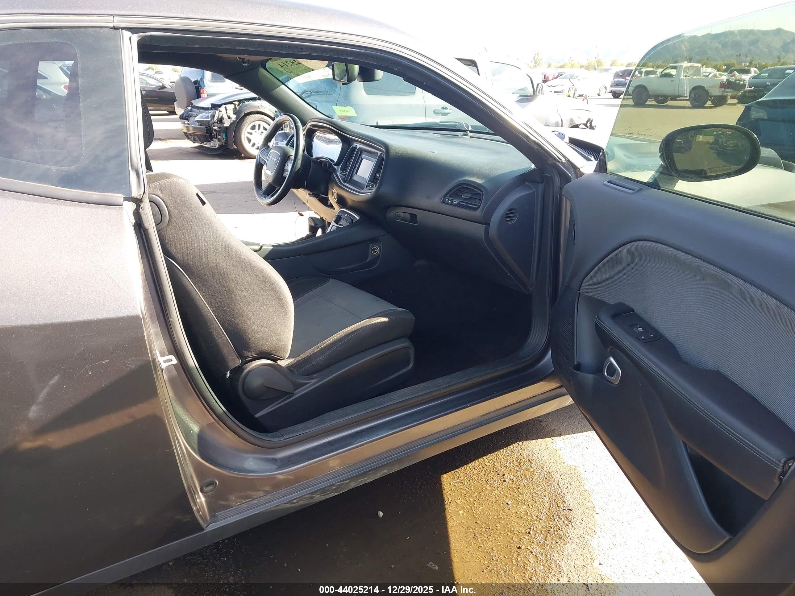 DODGE CHALLENGER image 5