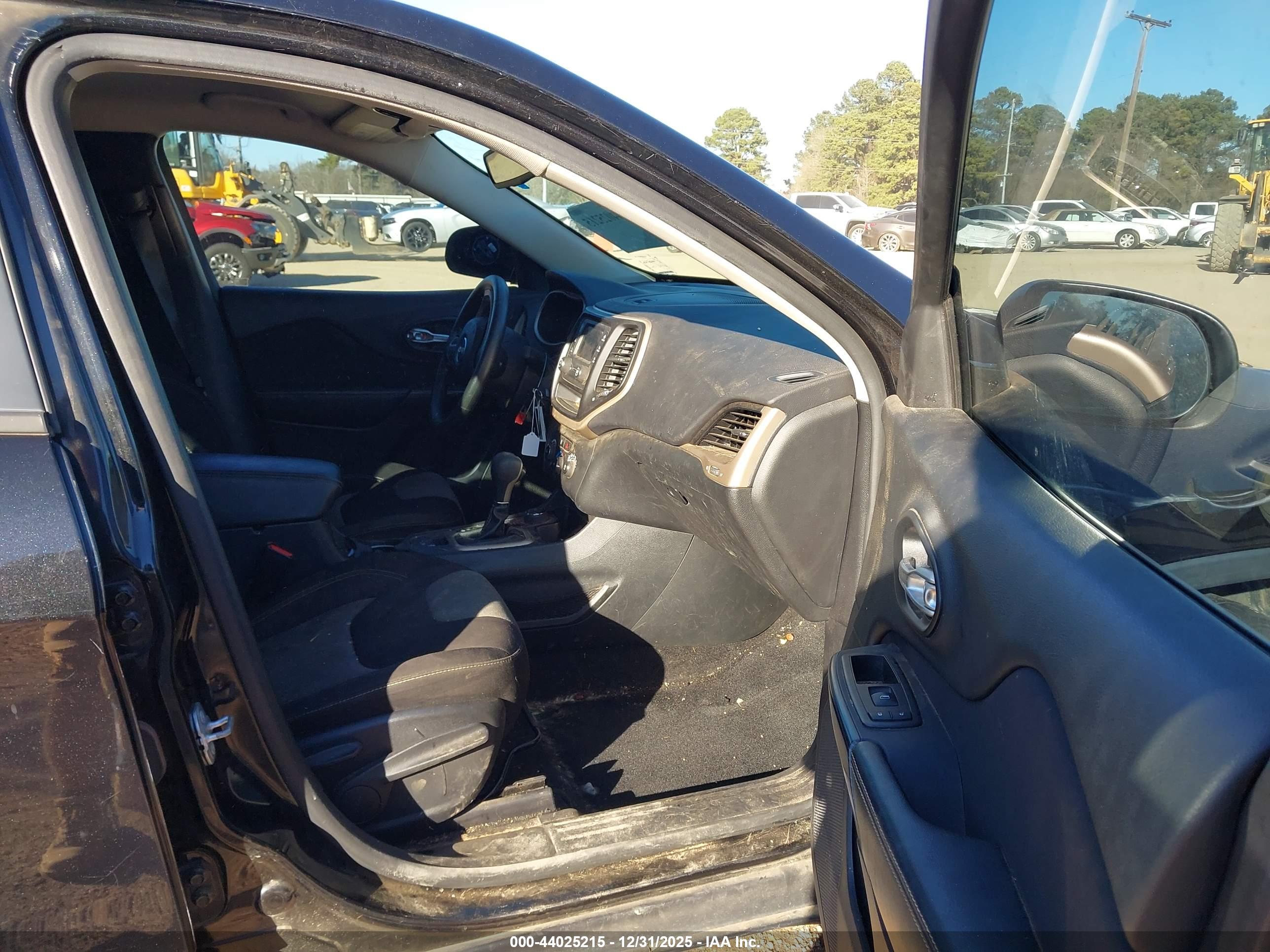 JEEP CHEROKEE image 5