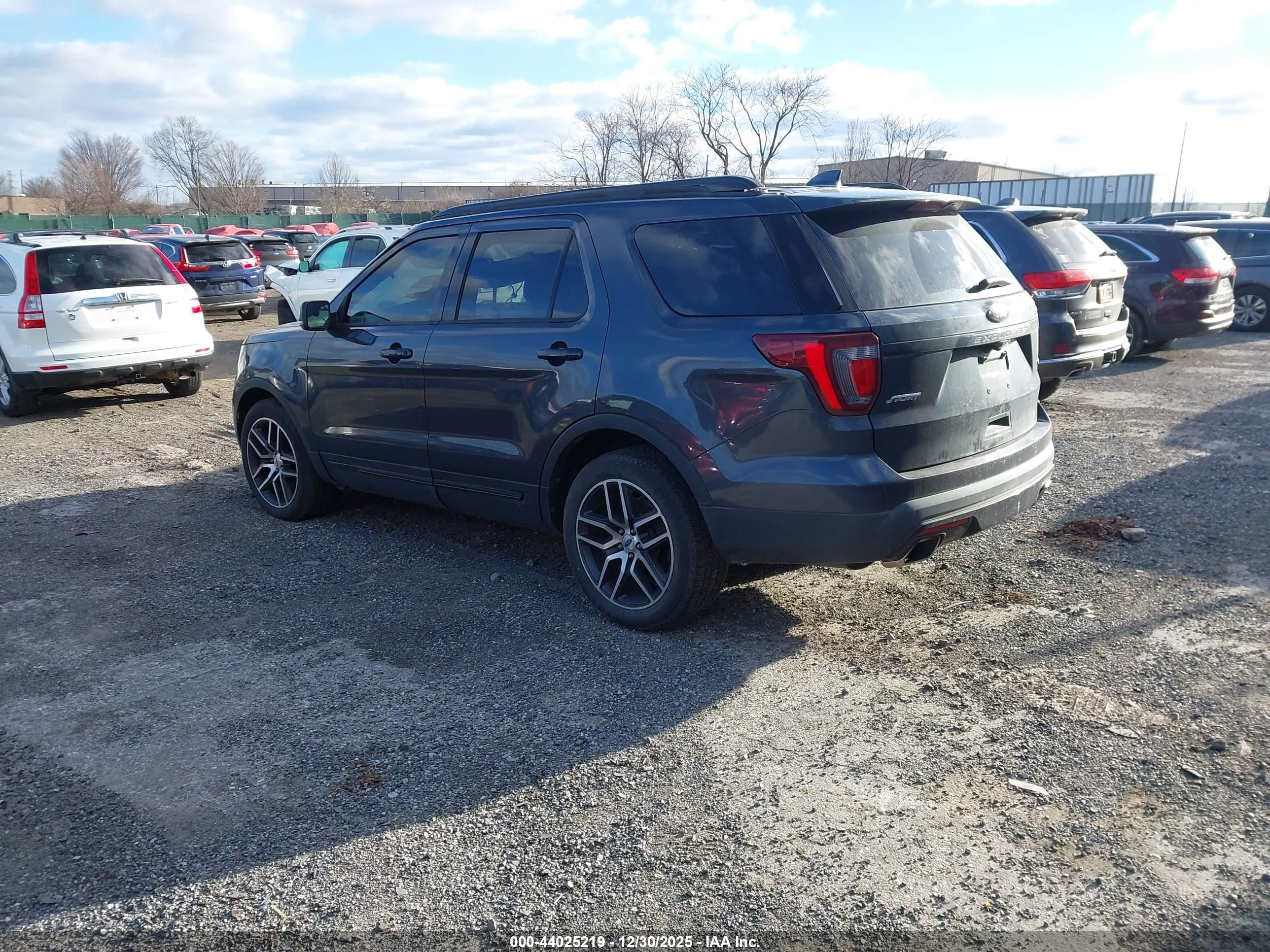 FORD EXPLORER image 3