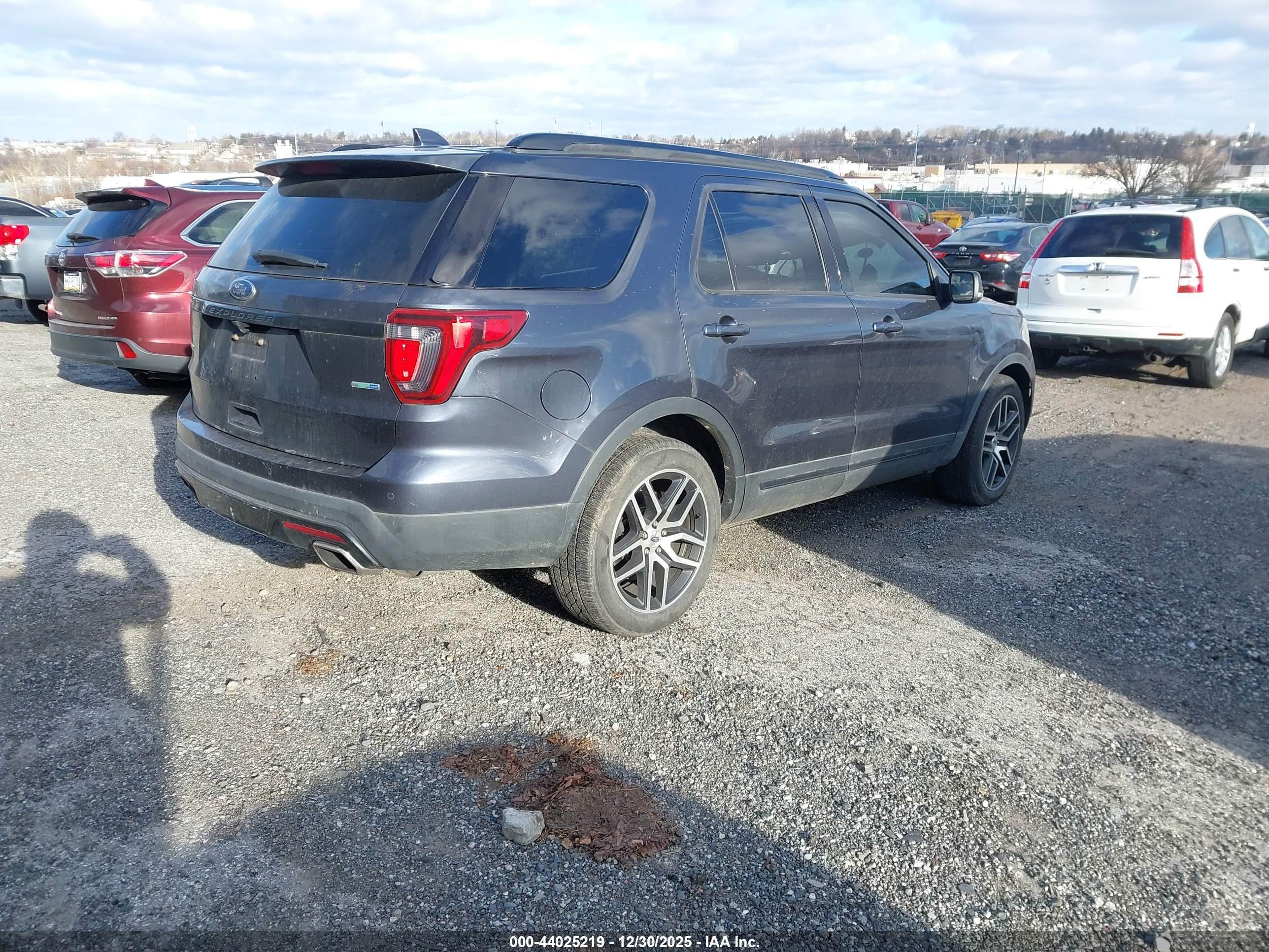 FORD EXPLORER image 4