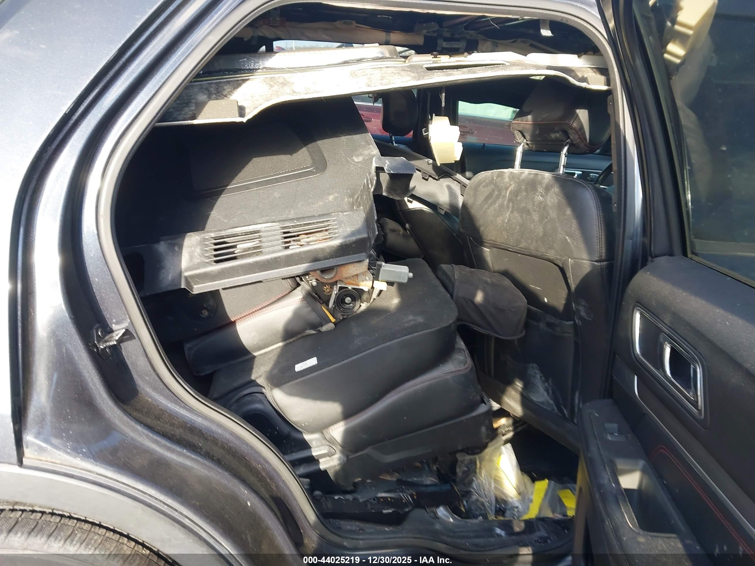 FORD EXPLORER image 8