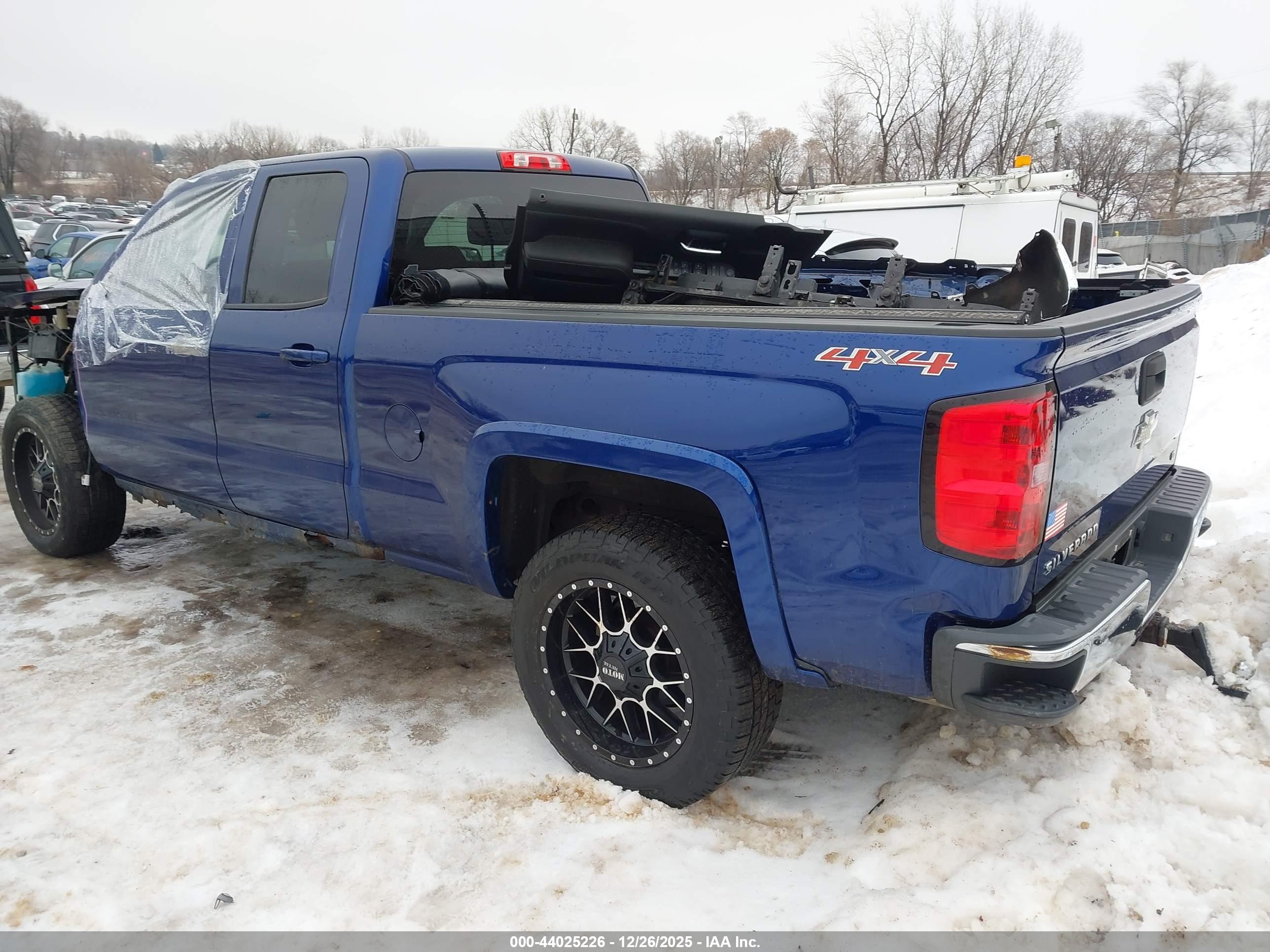CHEVROLET SILVERADO image 3