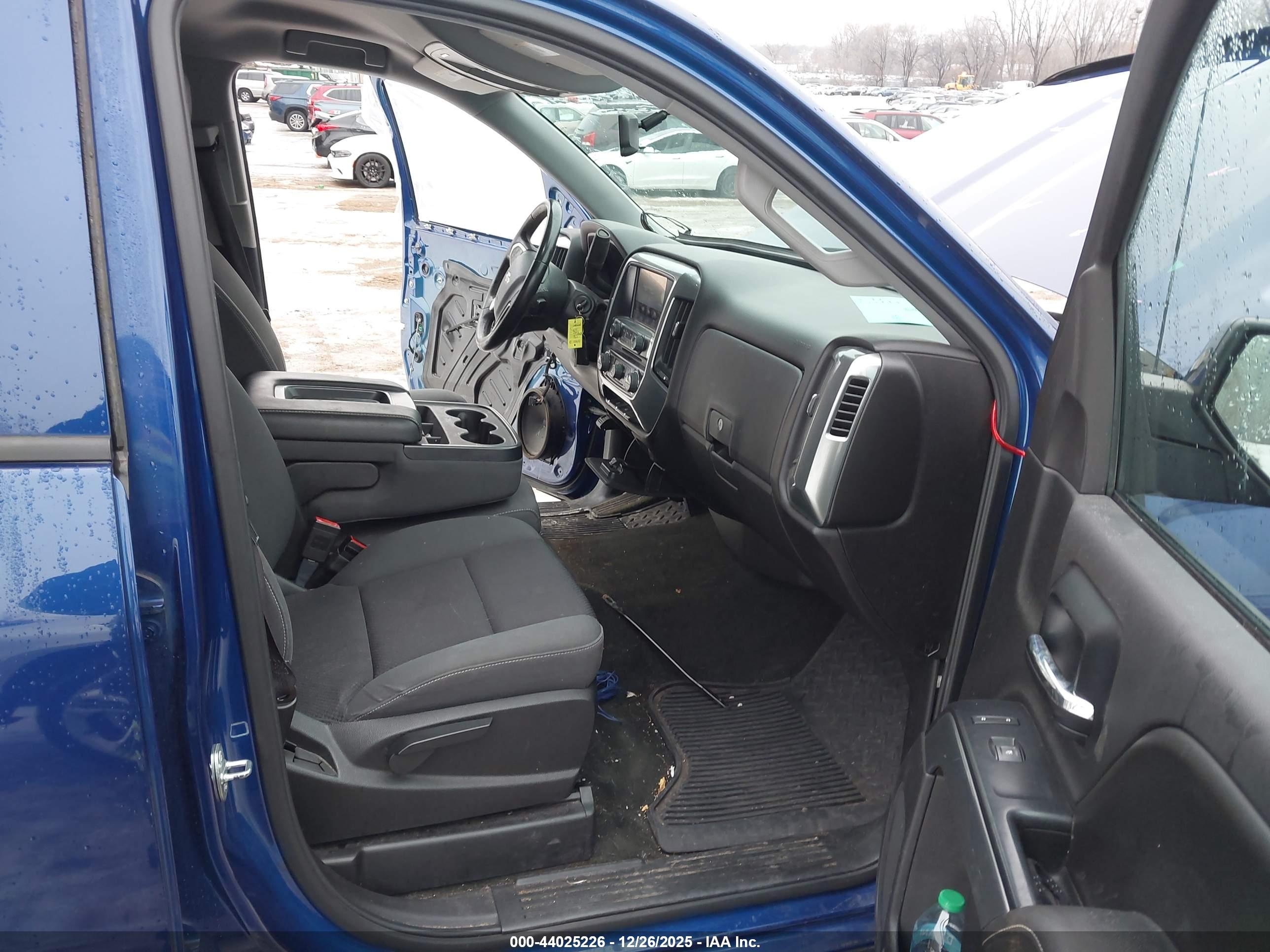 CHEVROLET SILVERADO image 5