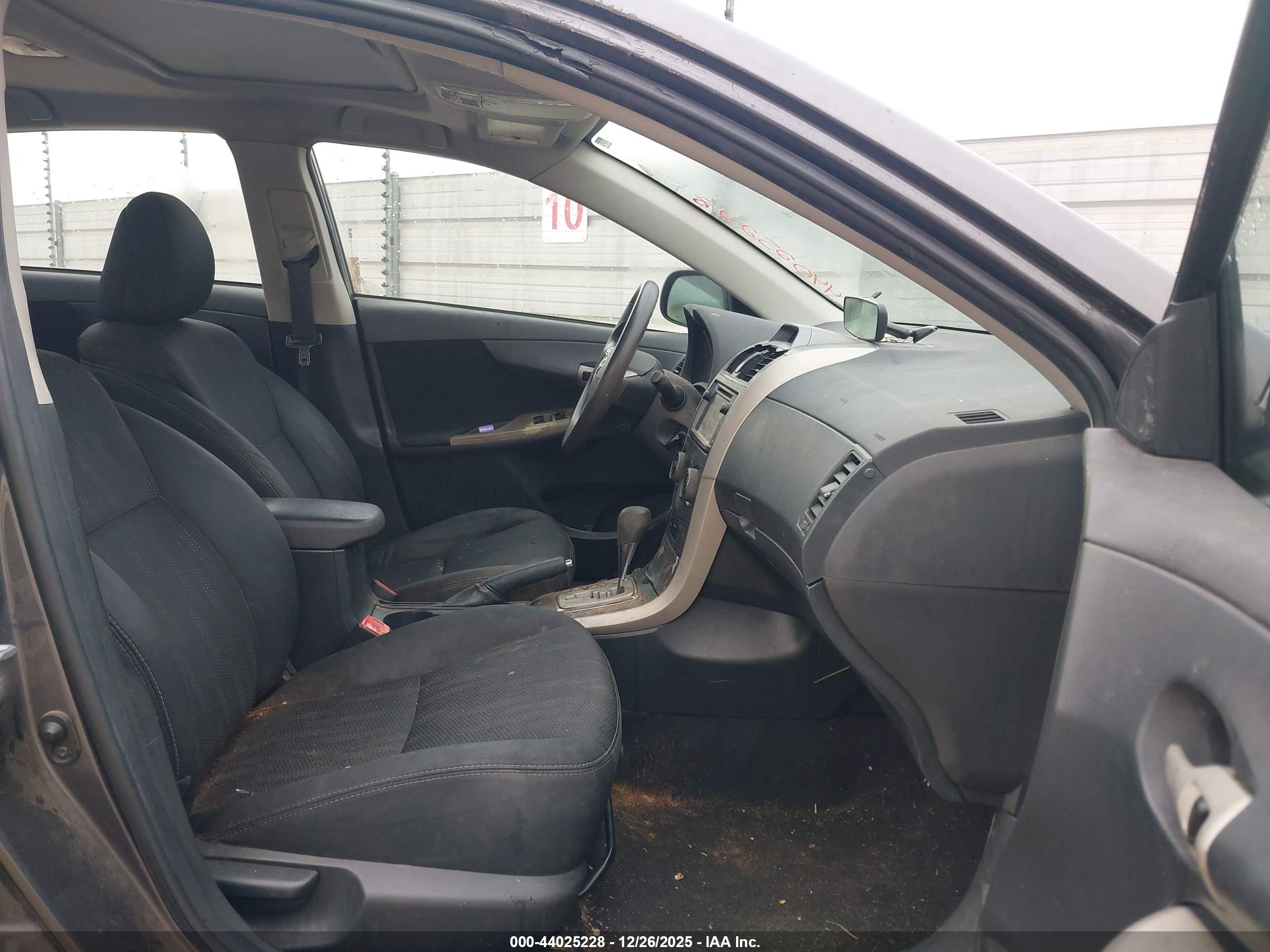 TOYOTA COROLLA image 5
