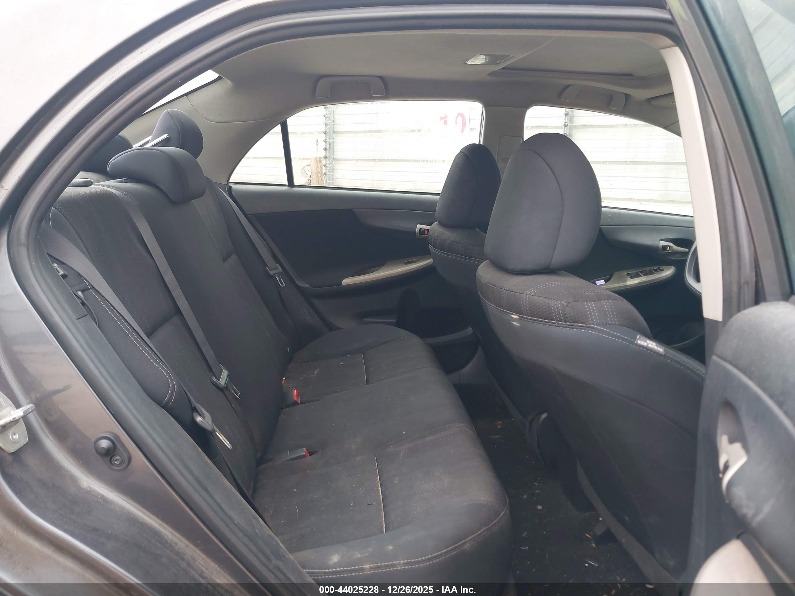 TOYOTA COROLLA image 8