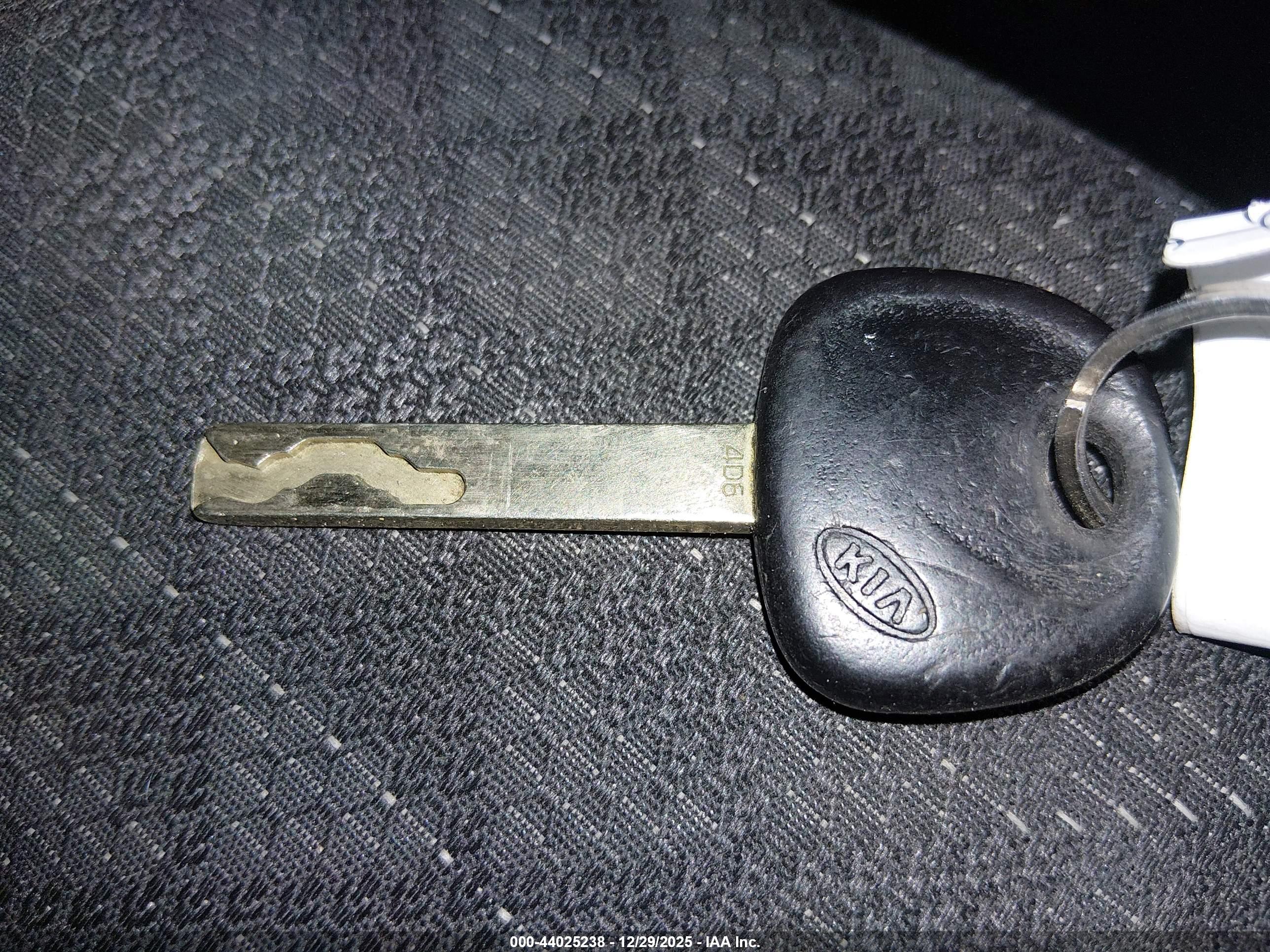 KIA RIO image 11