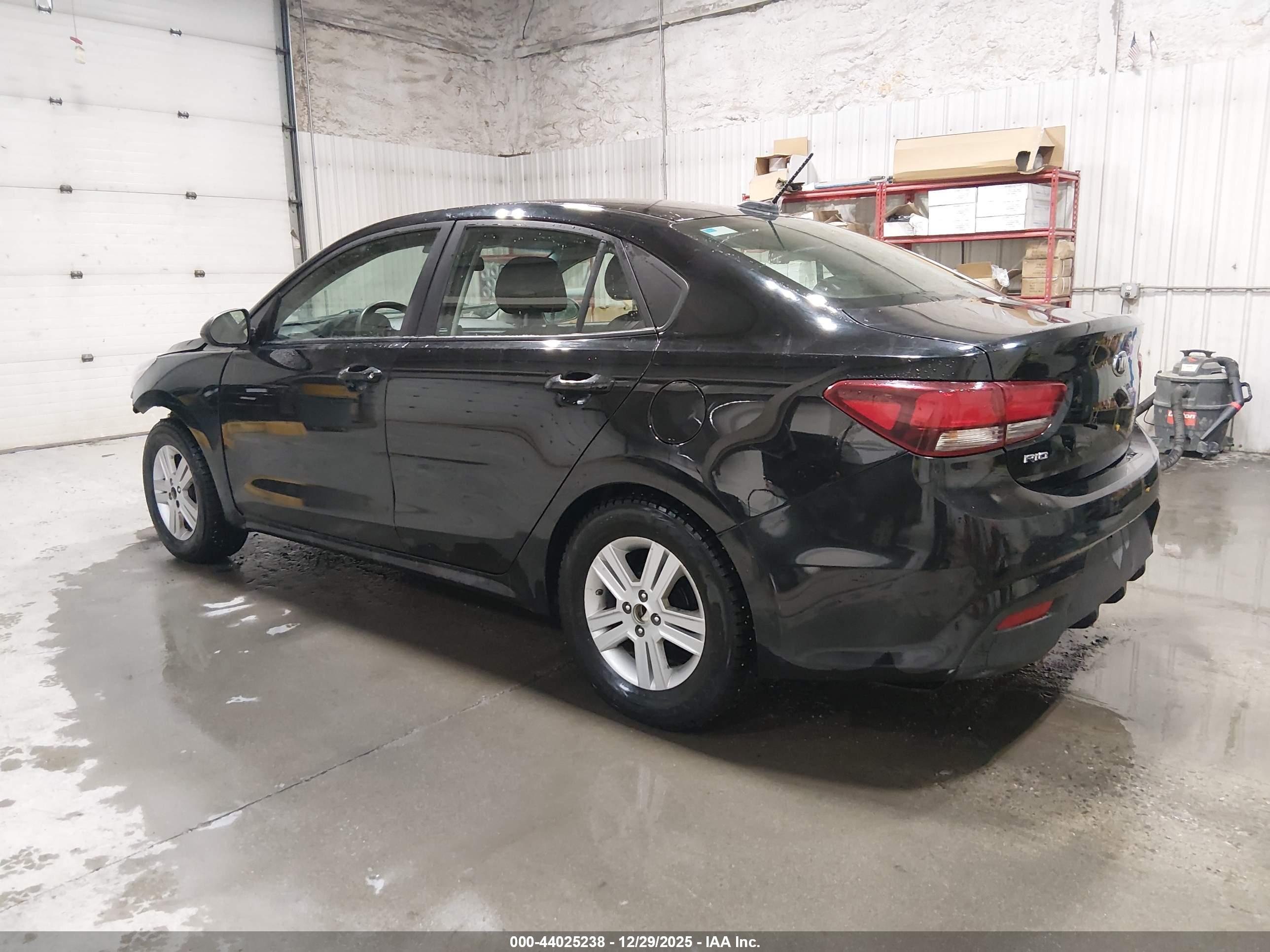KIA RIO image 3