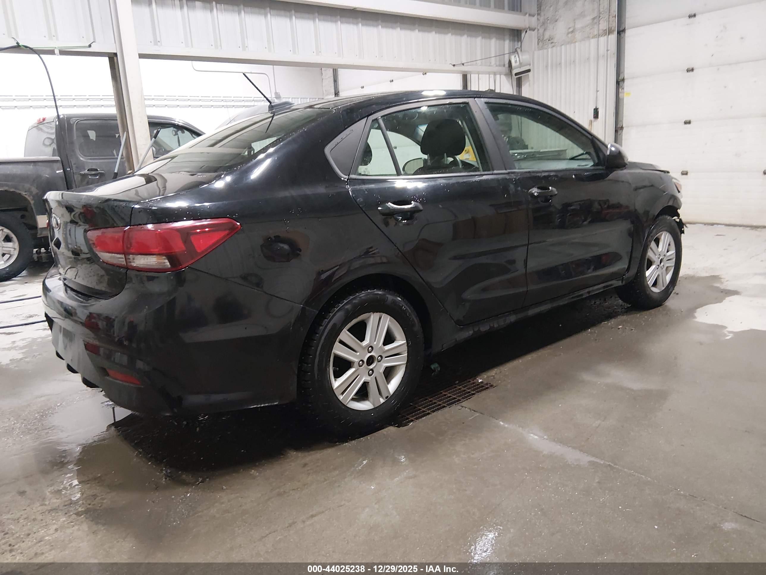 KIA RIO image 4