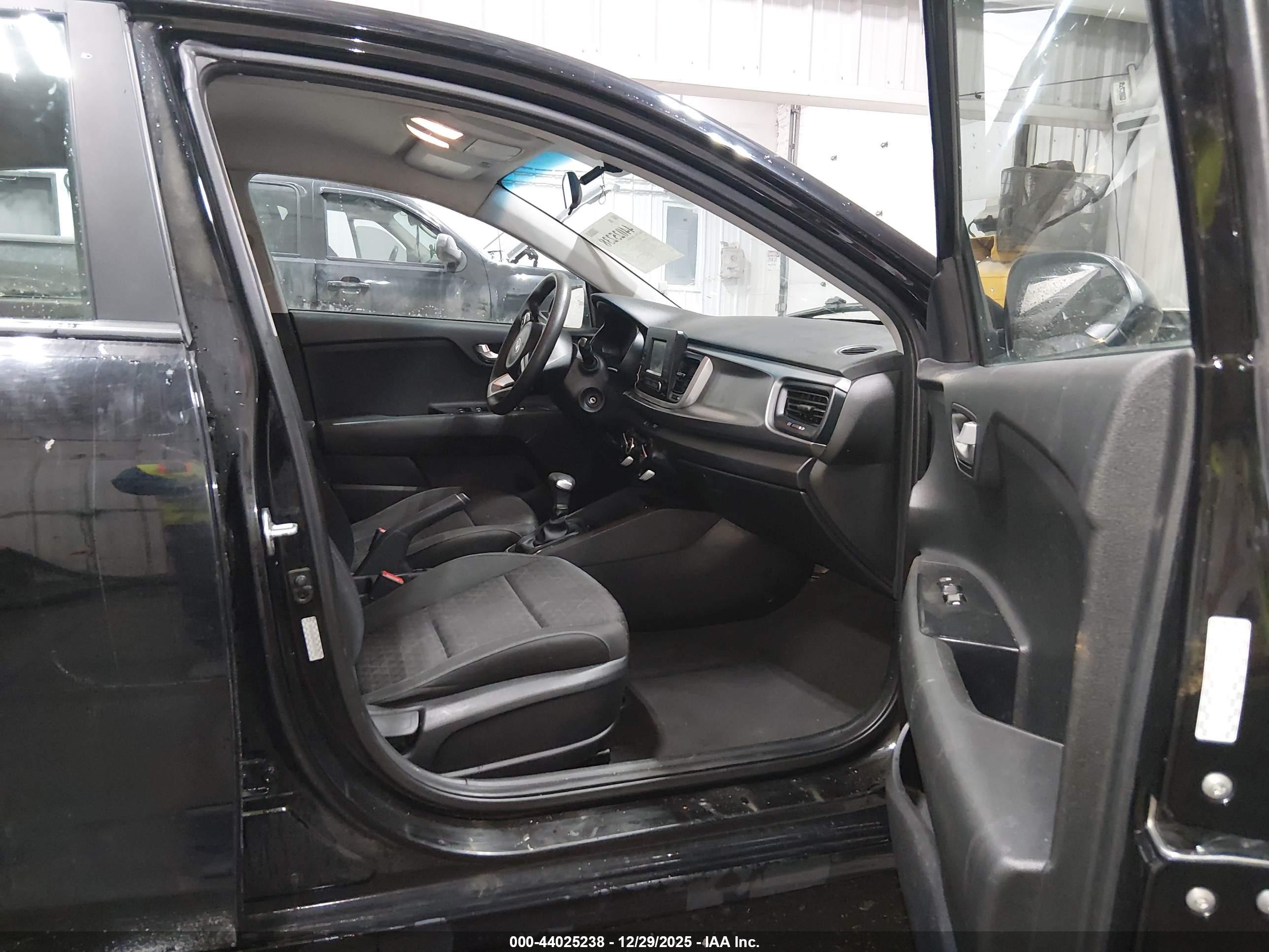 KIA RIO image 5