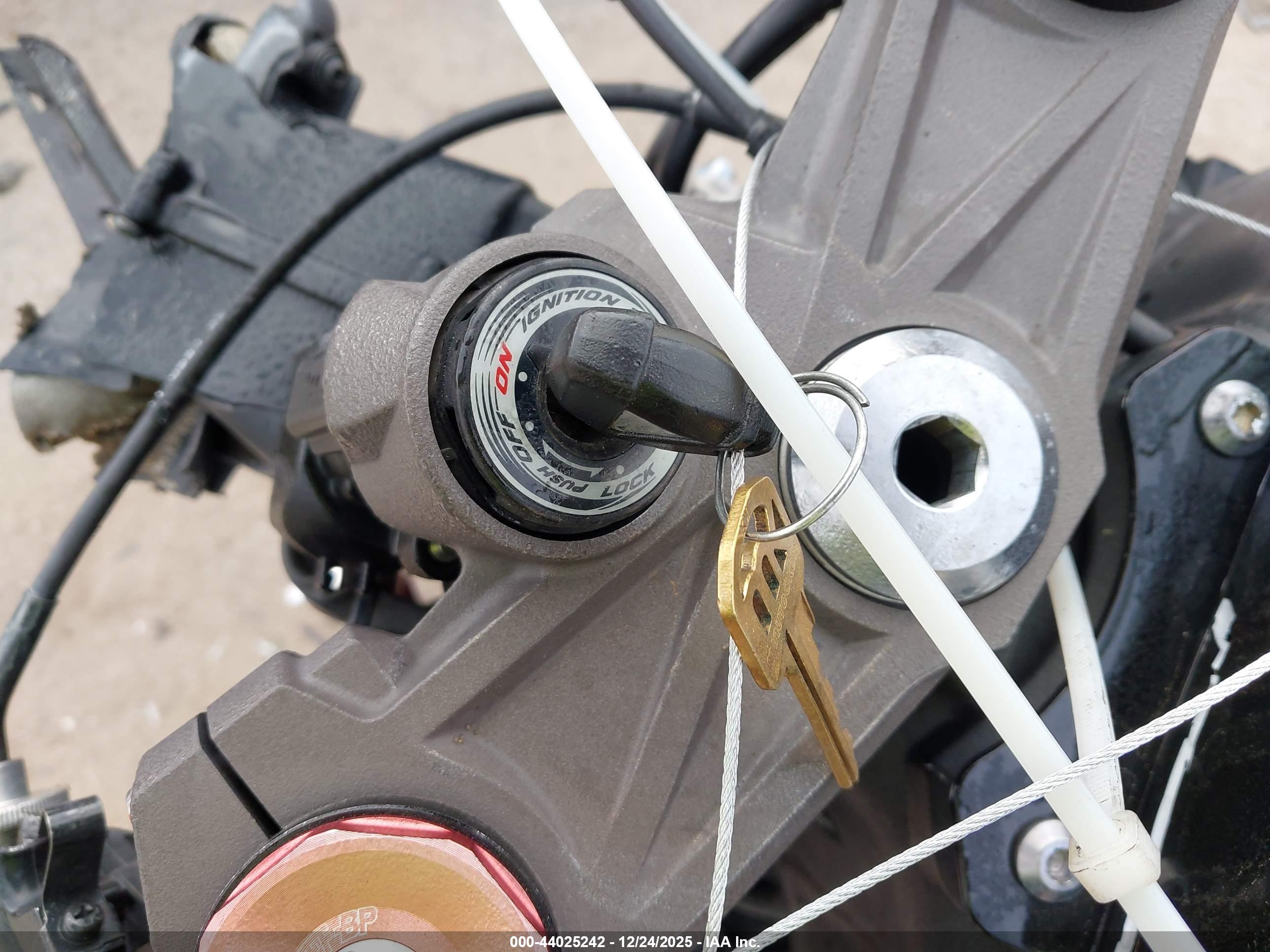 KAWASAKI ZX636 image 11