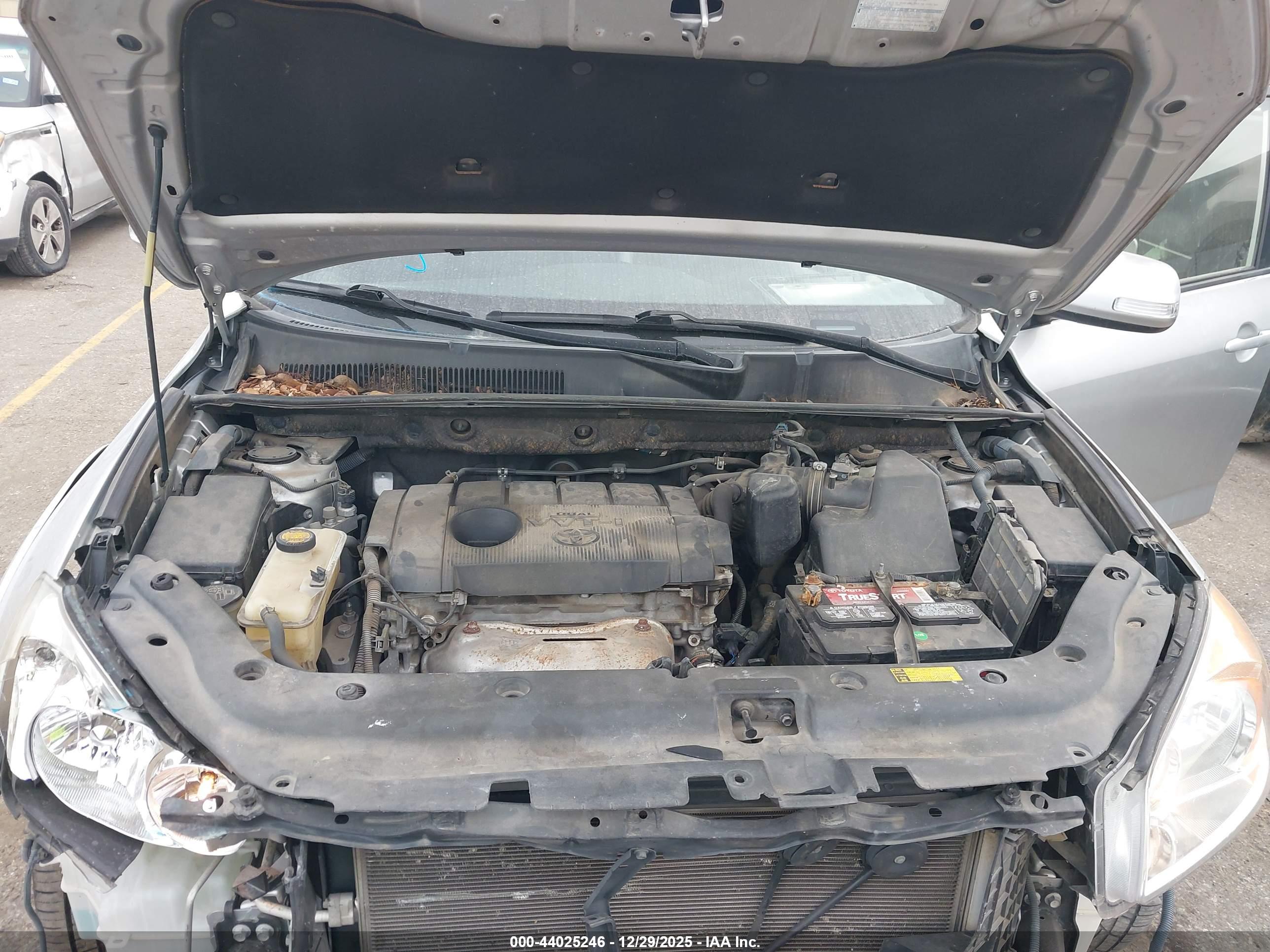 TOYOTA RAV4 image 10