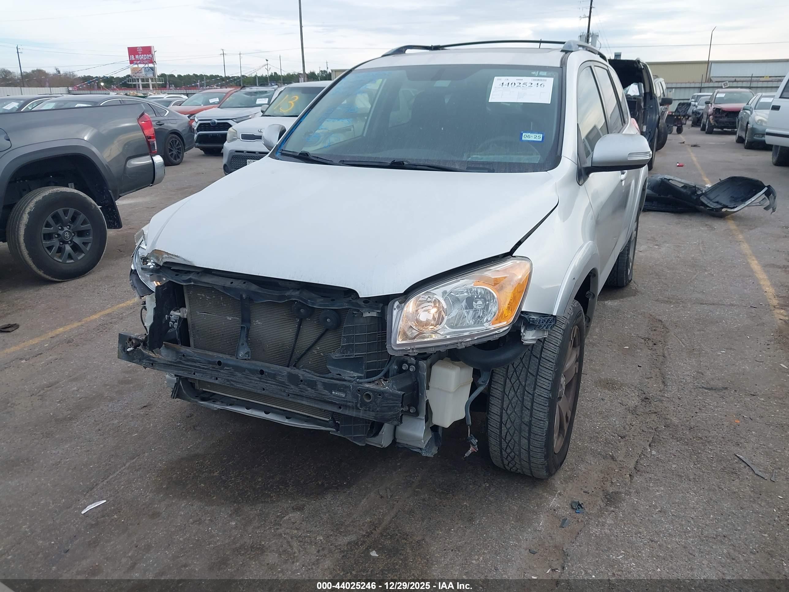 TOYOTA RAV4 image 6