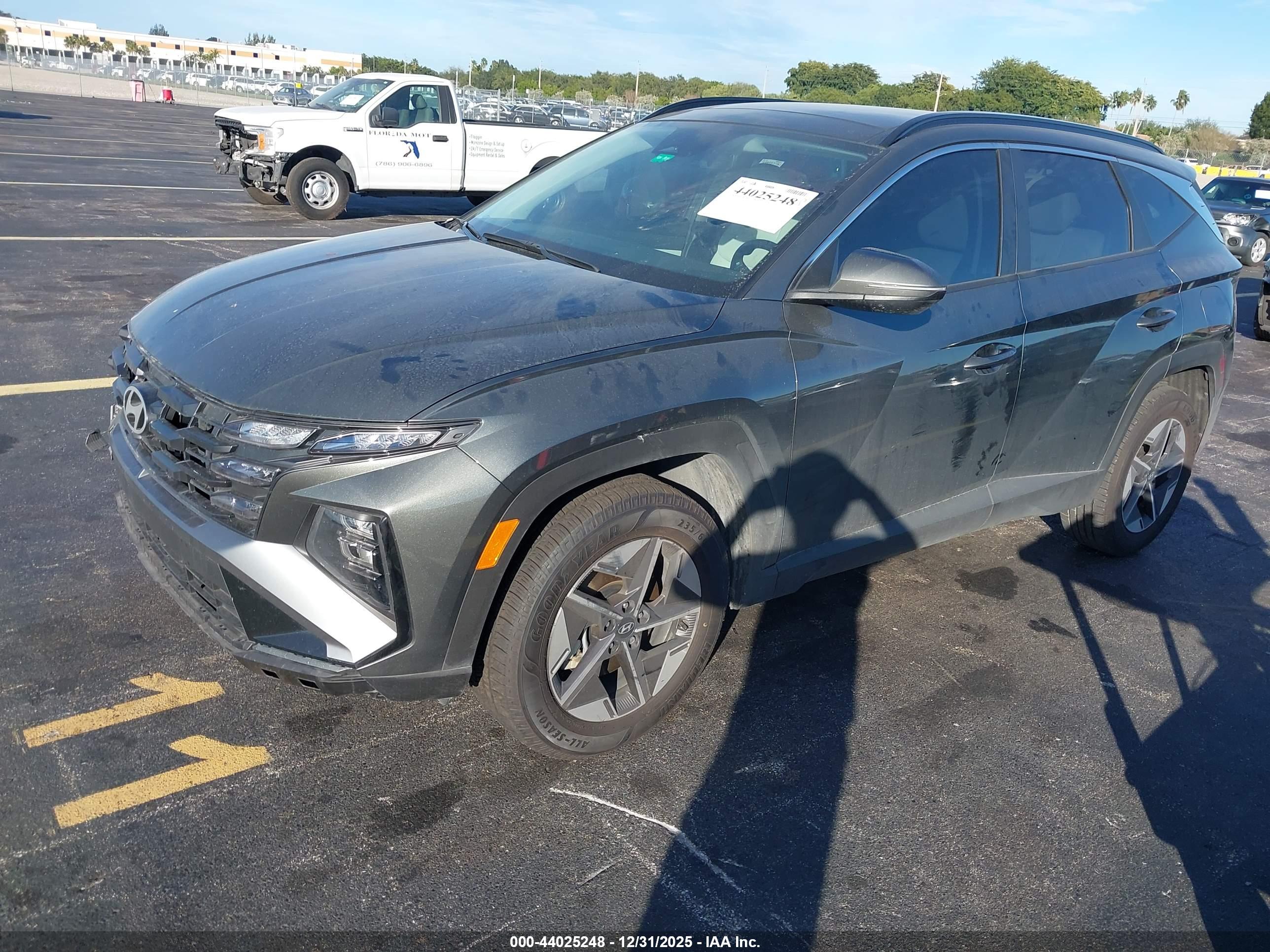 HYUNDAI TUCSON image 2
