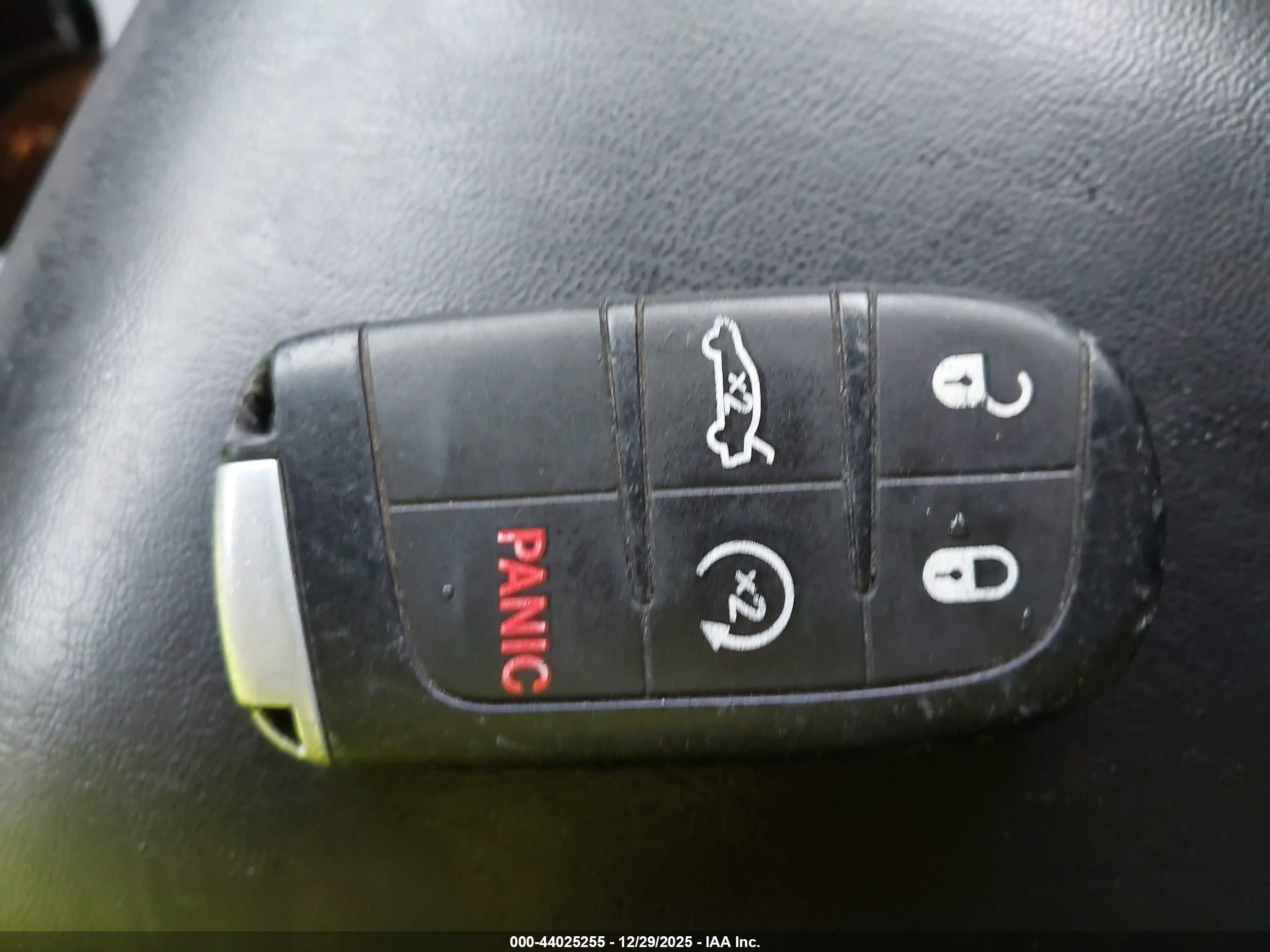 CHRYSLER 300 image 11