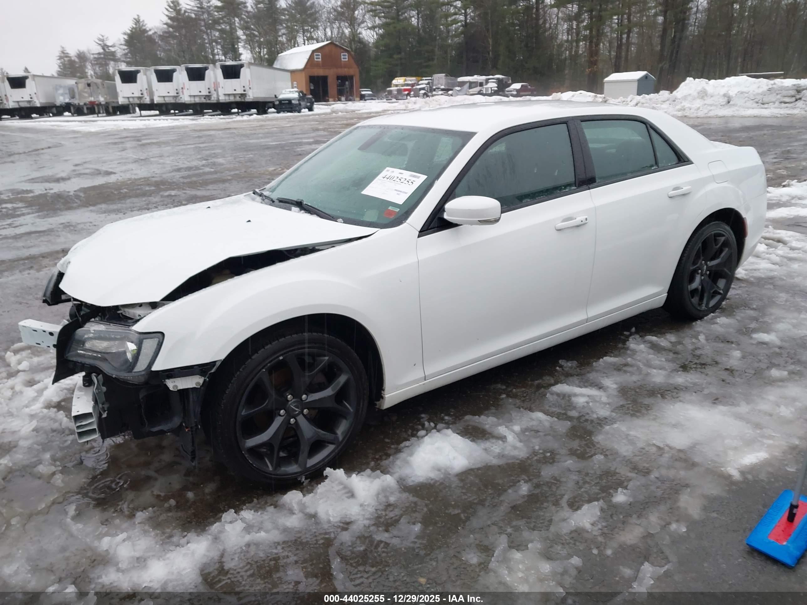 CHRYSLER 300 image 2