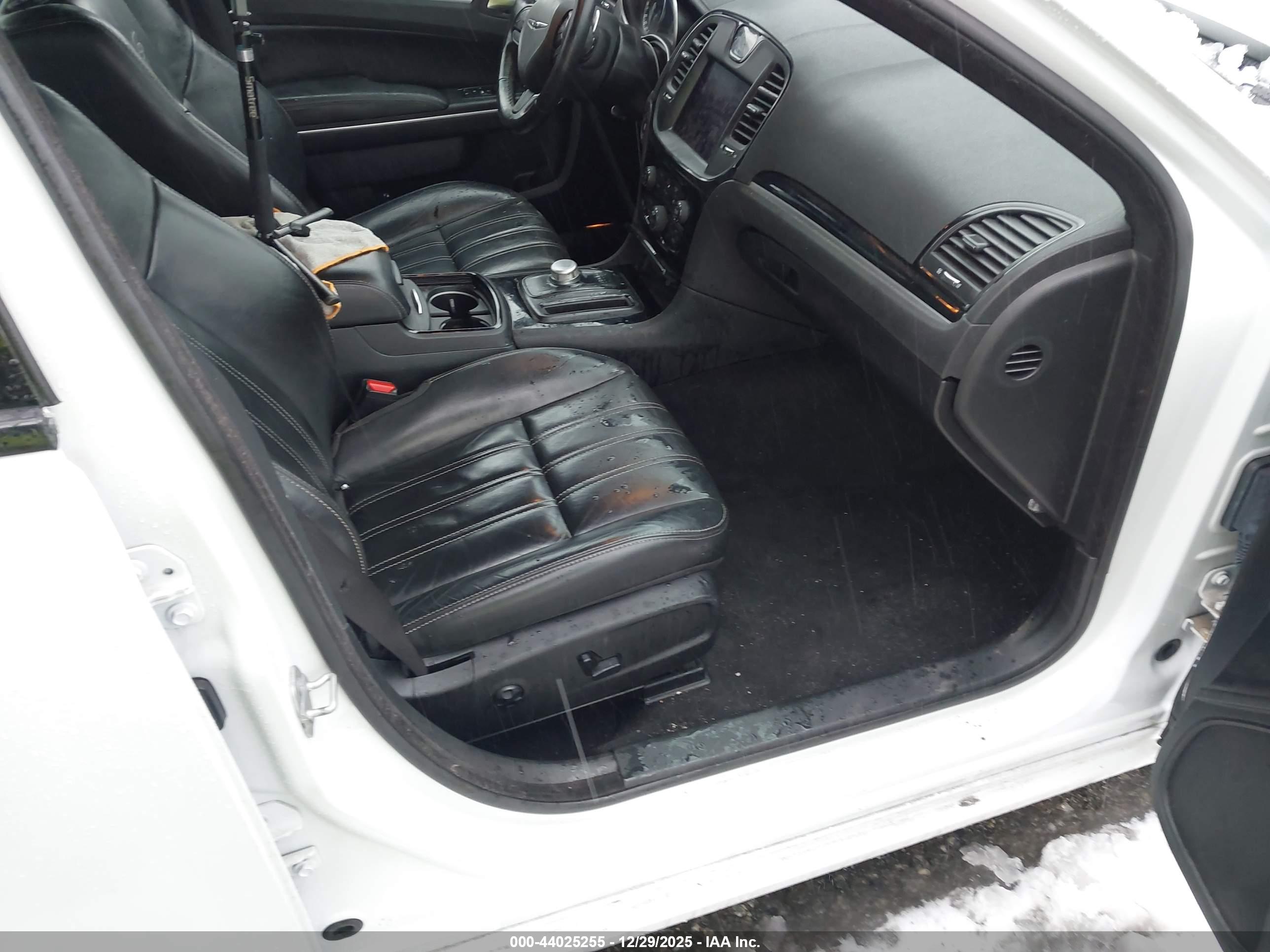 CHRYSLER 300 image 5