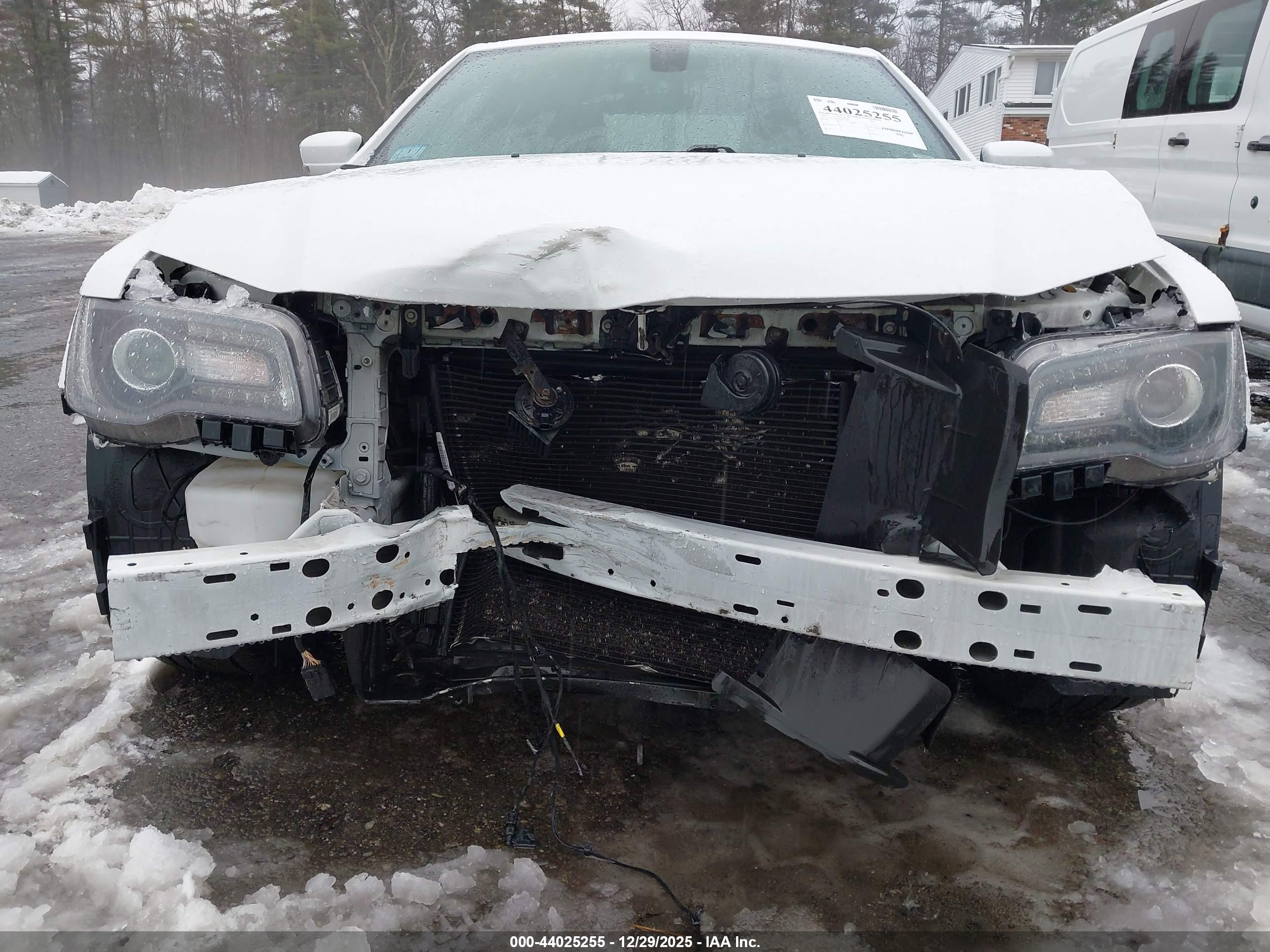 CHRYSLER 300 image 6