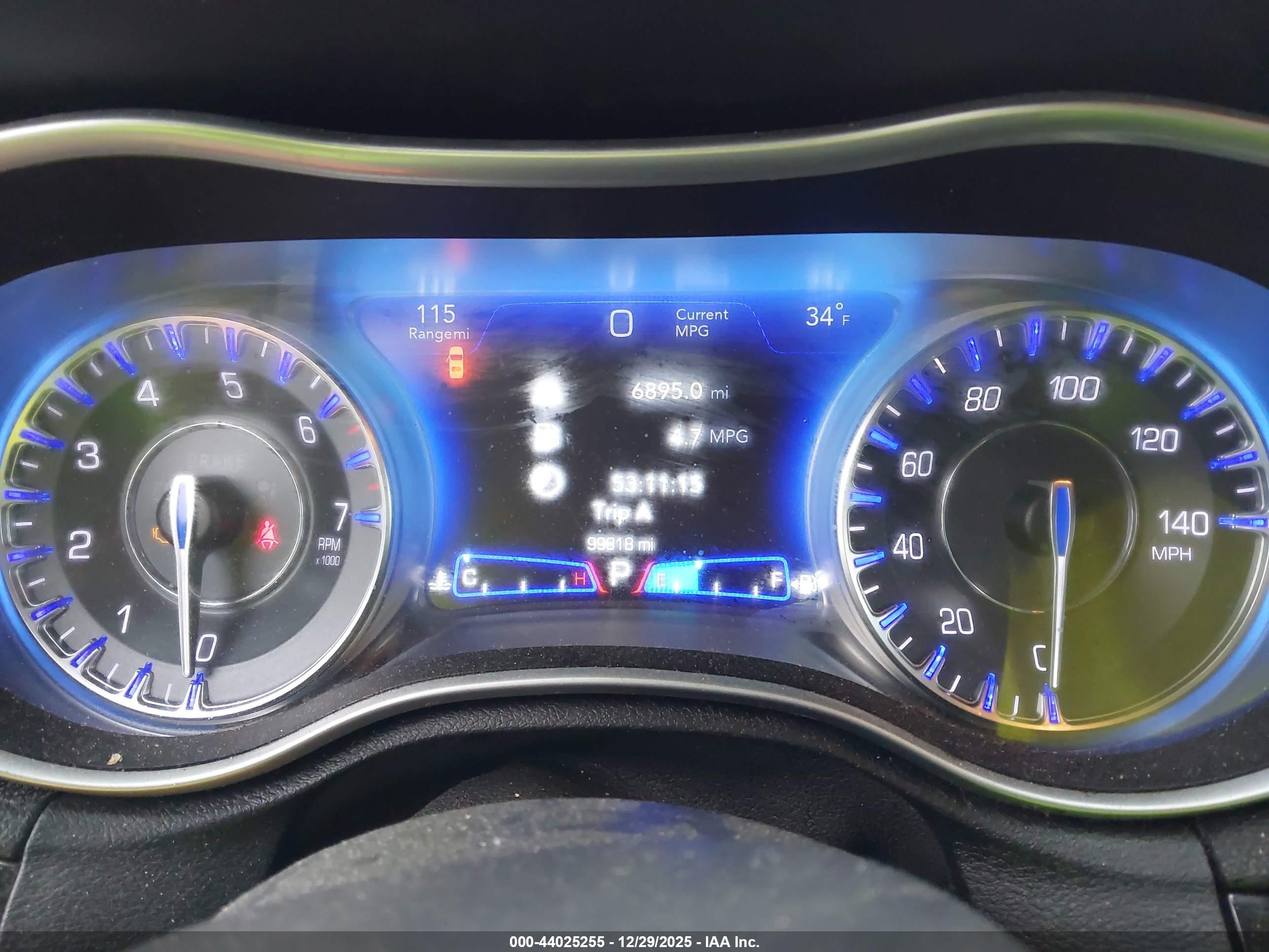 CHRYSLER 300 image 7