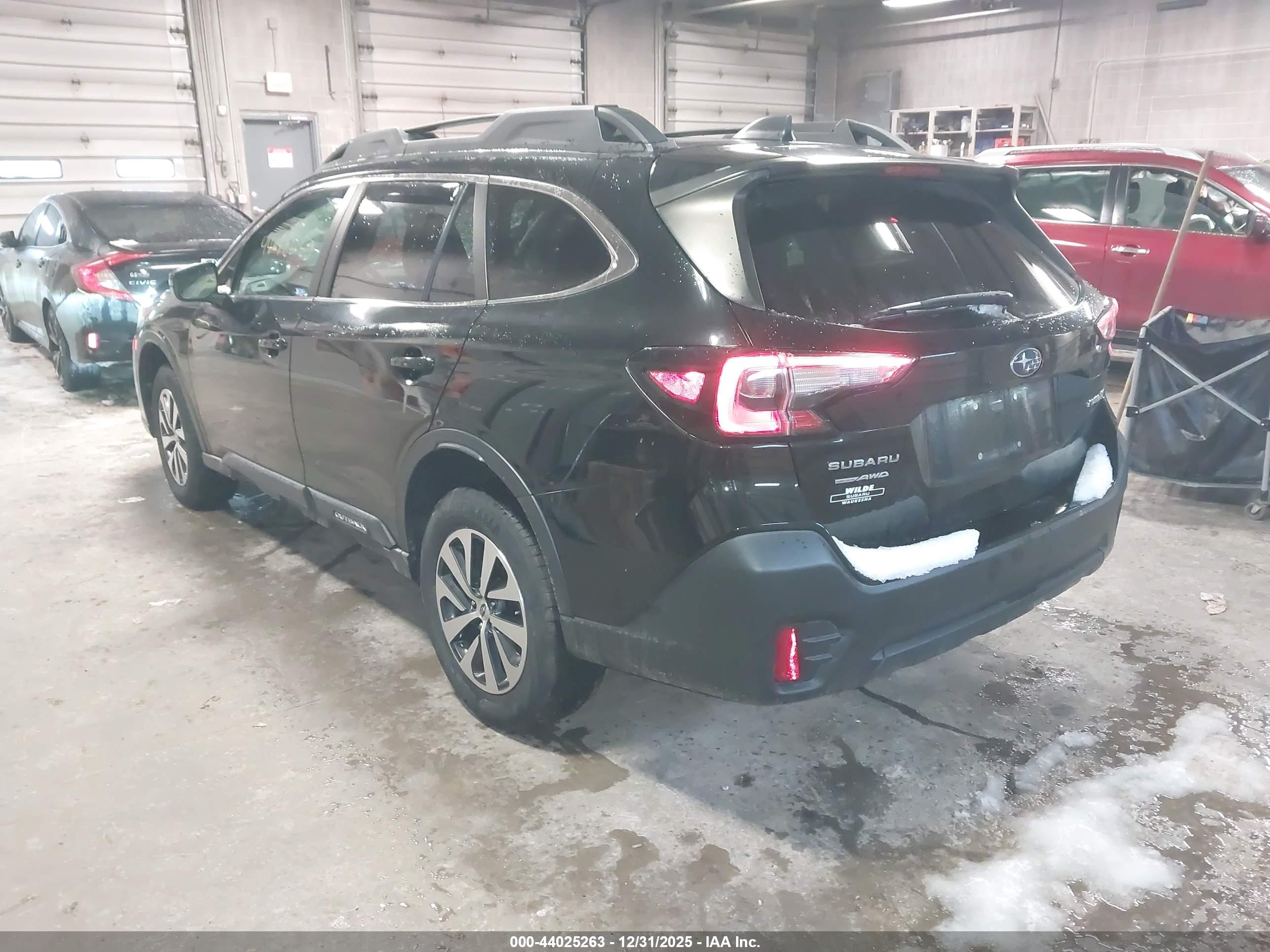 SUBARU OUTBACK image 3