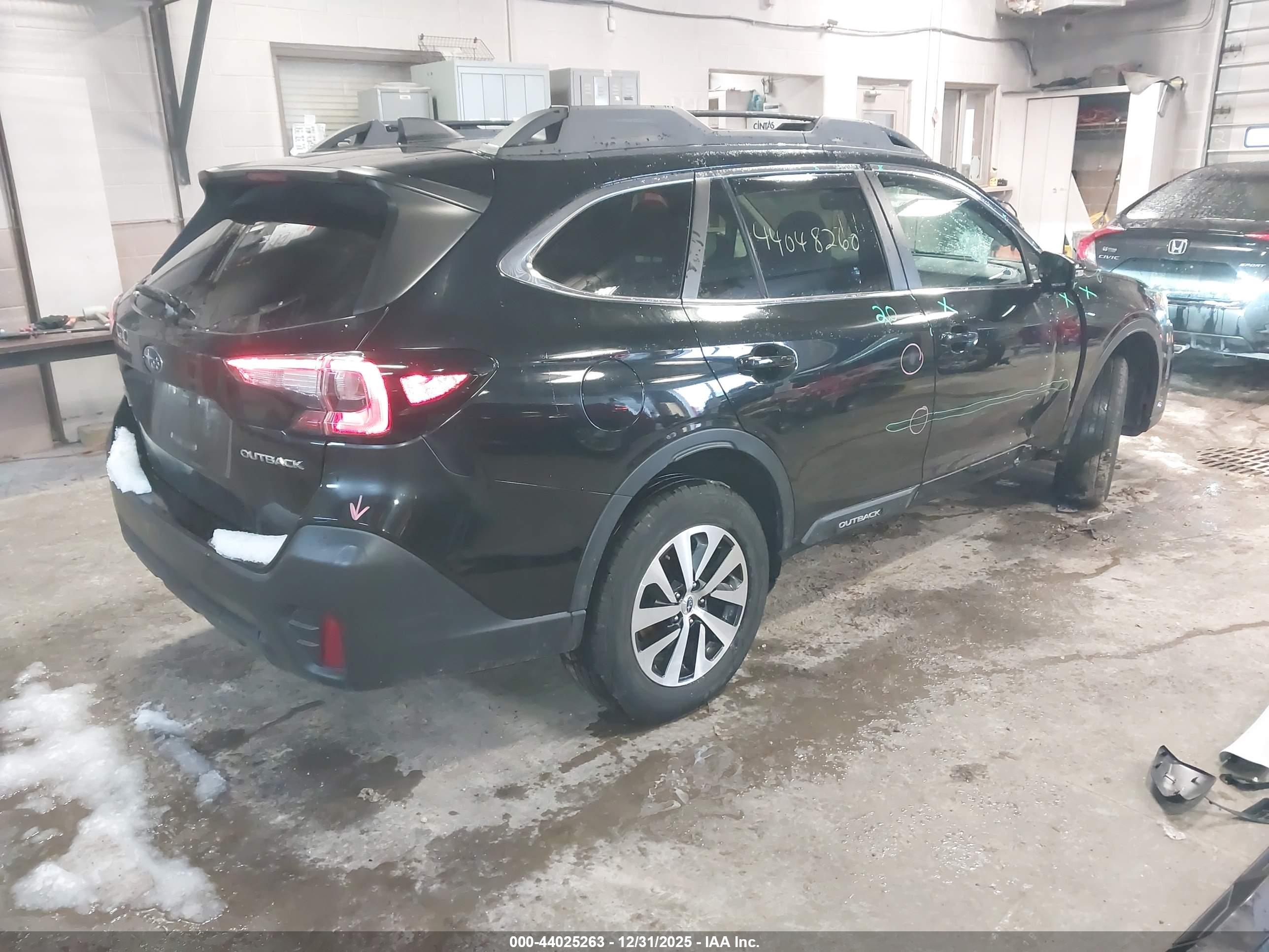 SUBARU OUTBACK image 4