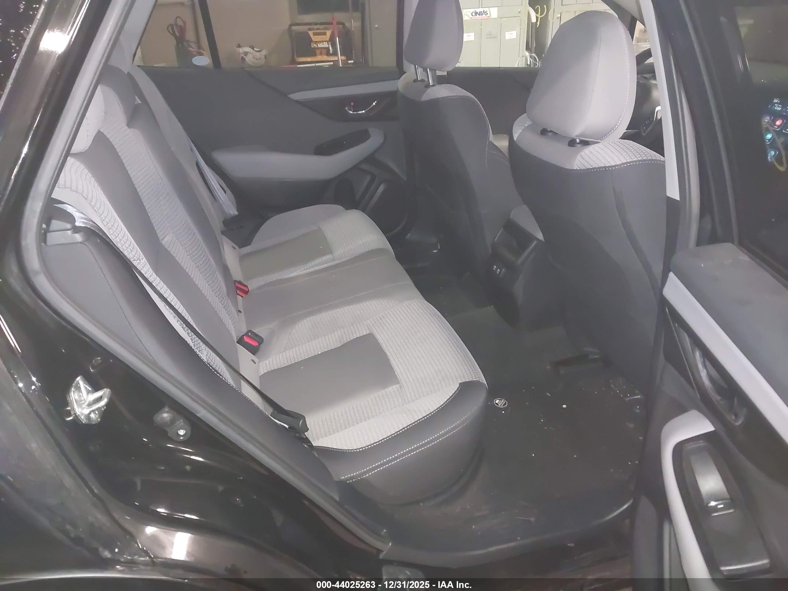 SUBARU OUTBACK image 8