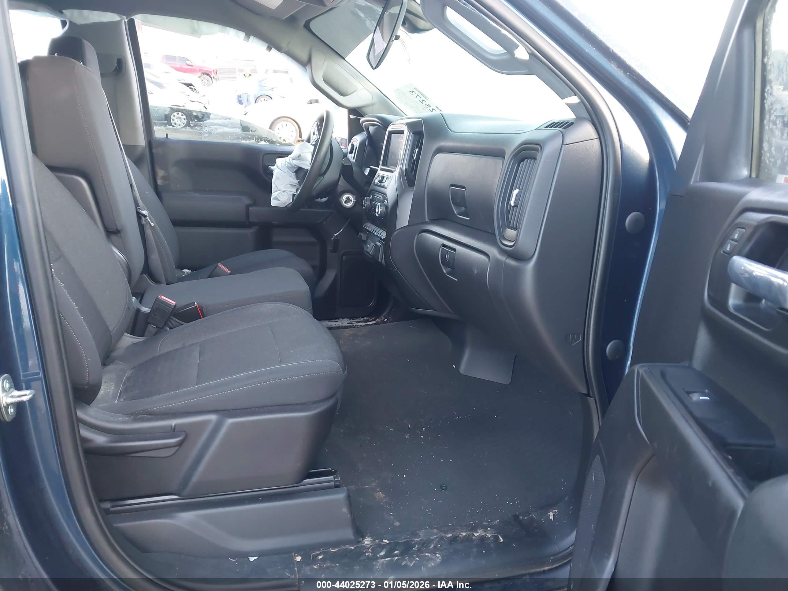 CHEVROLET SILVERADO image 5