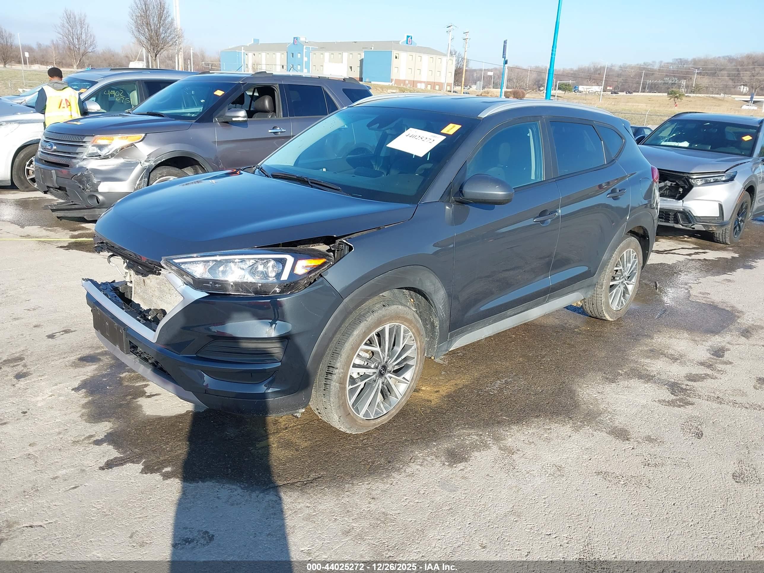 HYUNDAI TUCSON image 2