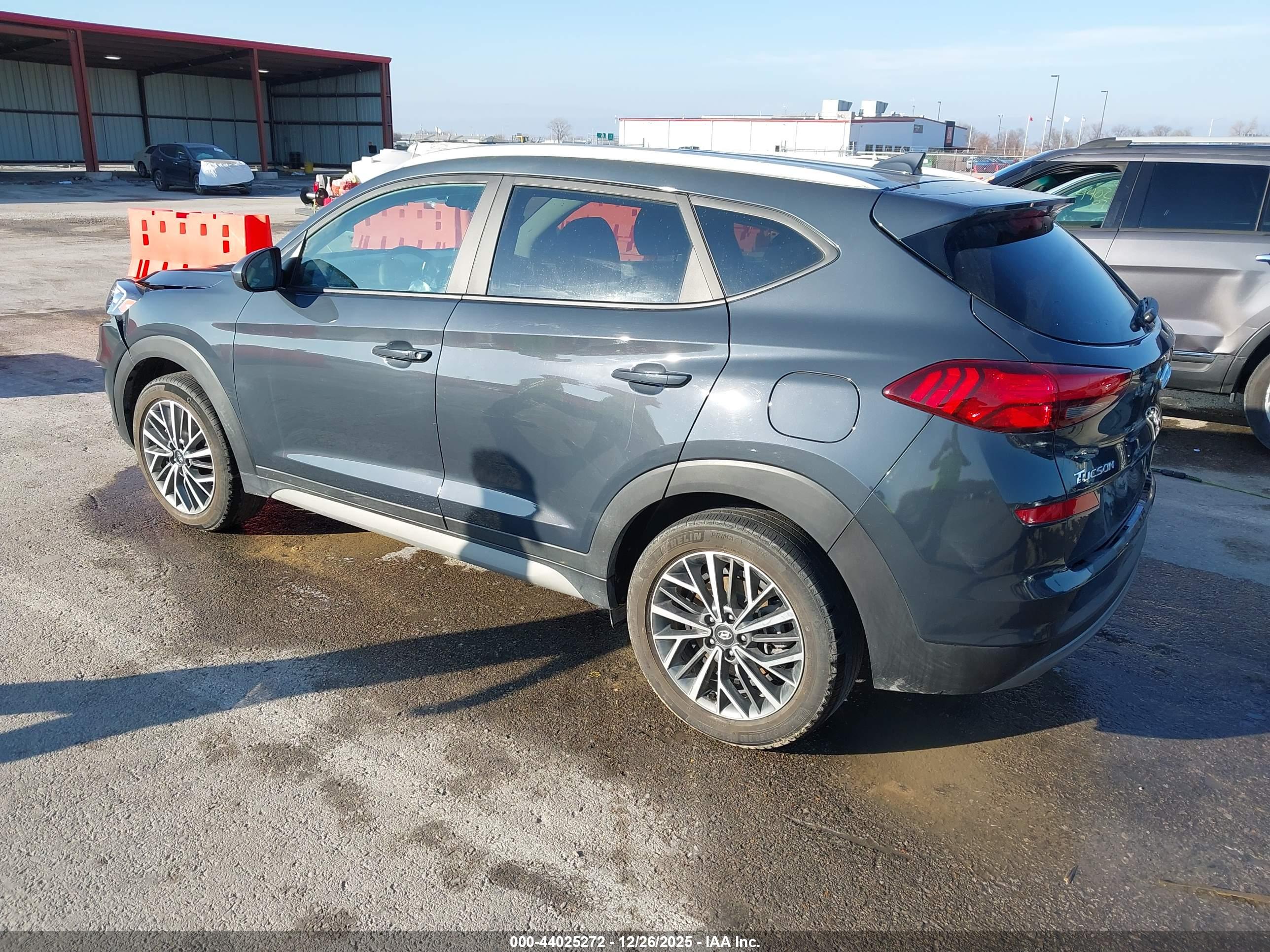 HYUNDAI TUCSON image 3