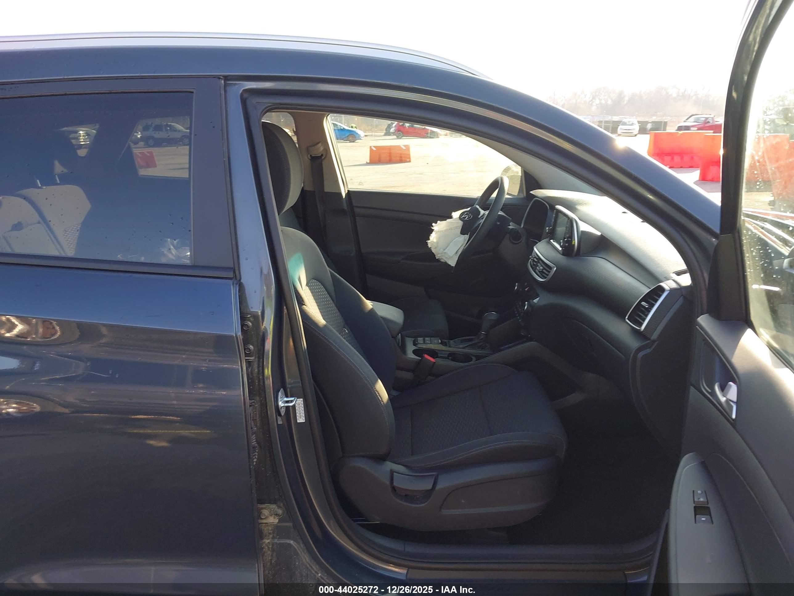 HYUNDAI TUCSON image 5