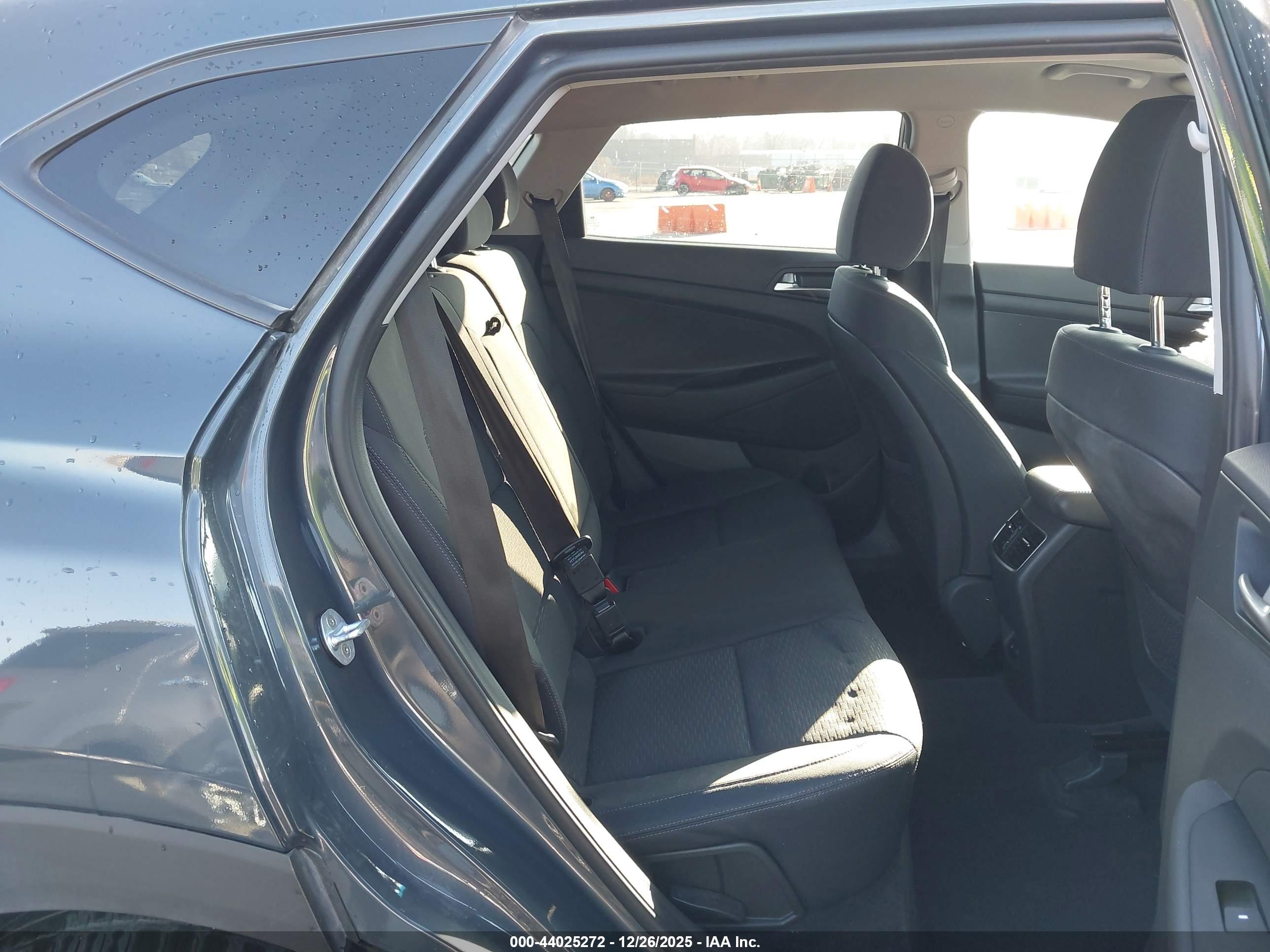 HYUNDAI TUCSON image 8
