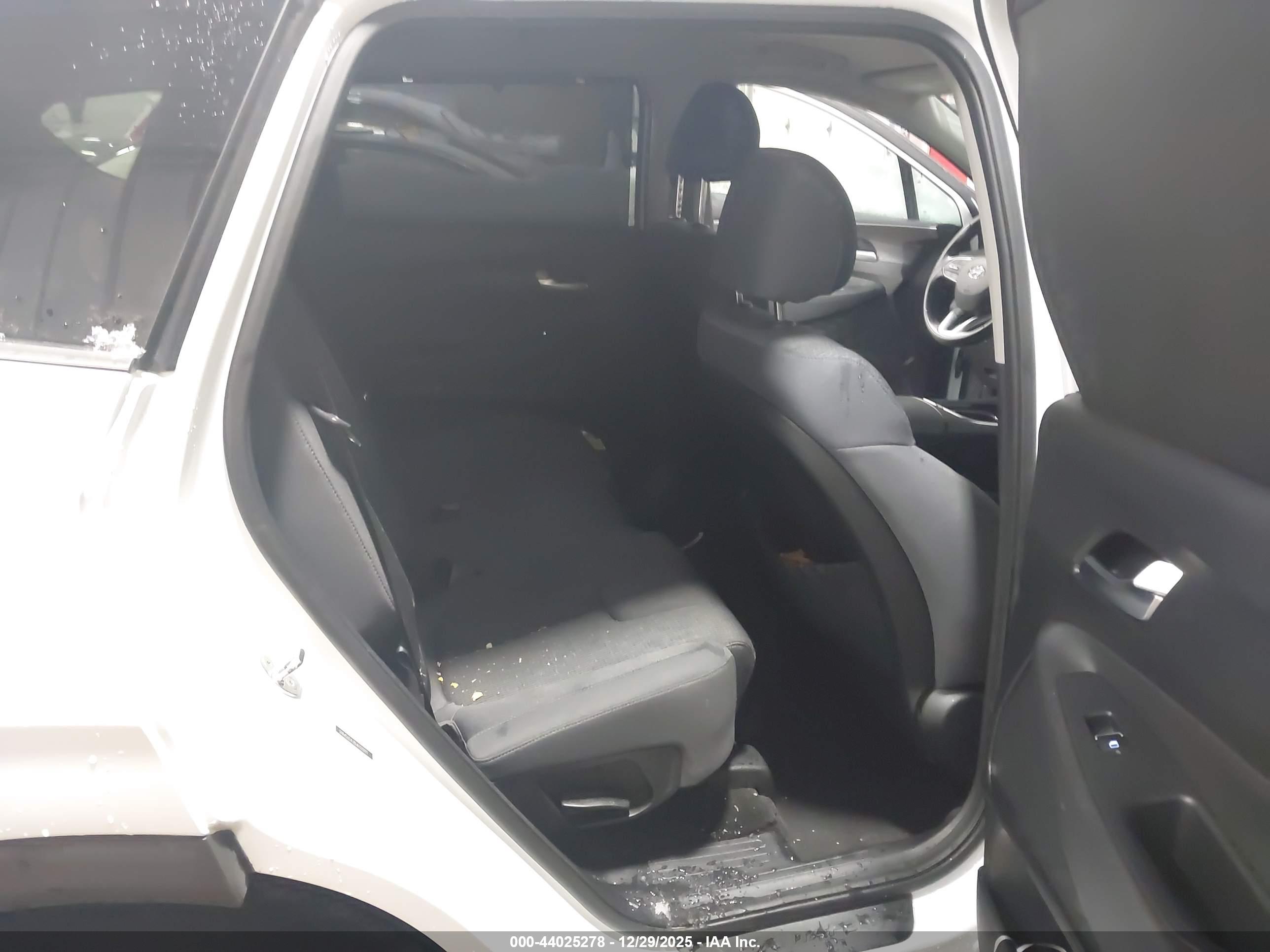 HYUNDAI SANTA image 8
