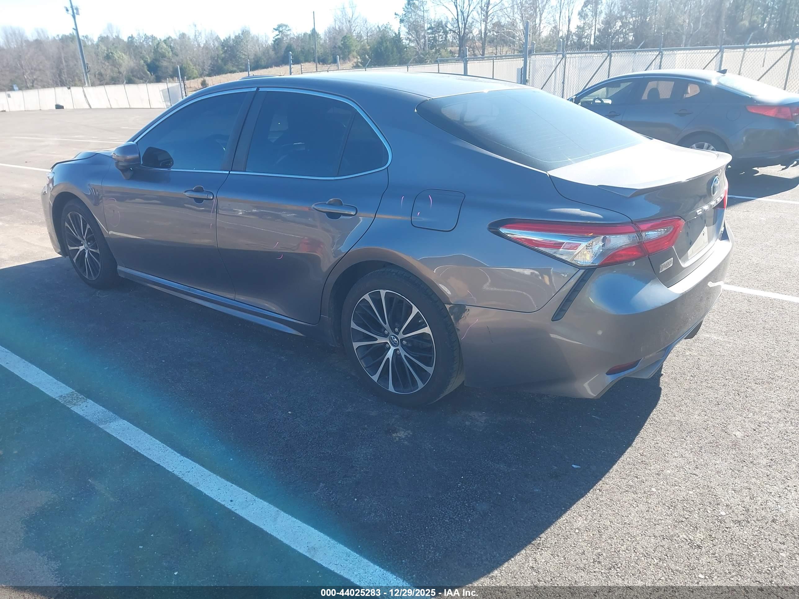 TOYOTA CAMRY image 3