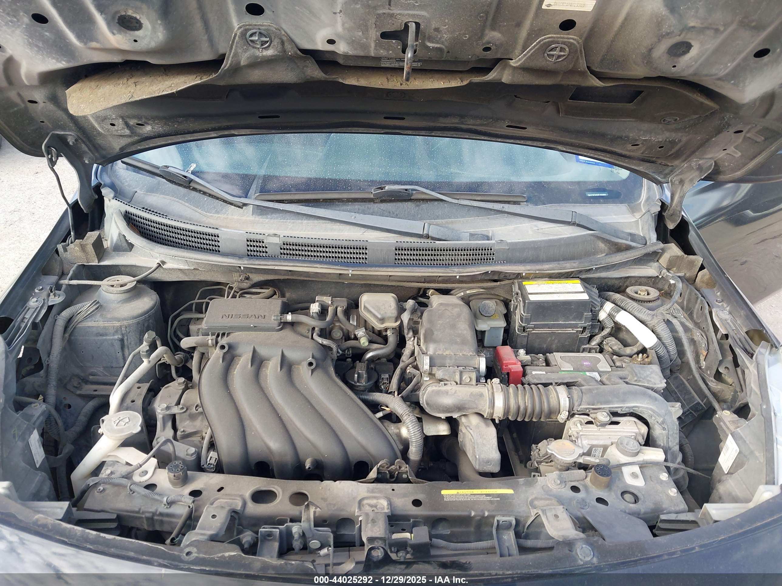 NISSAN VERSA image 10