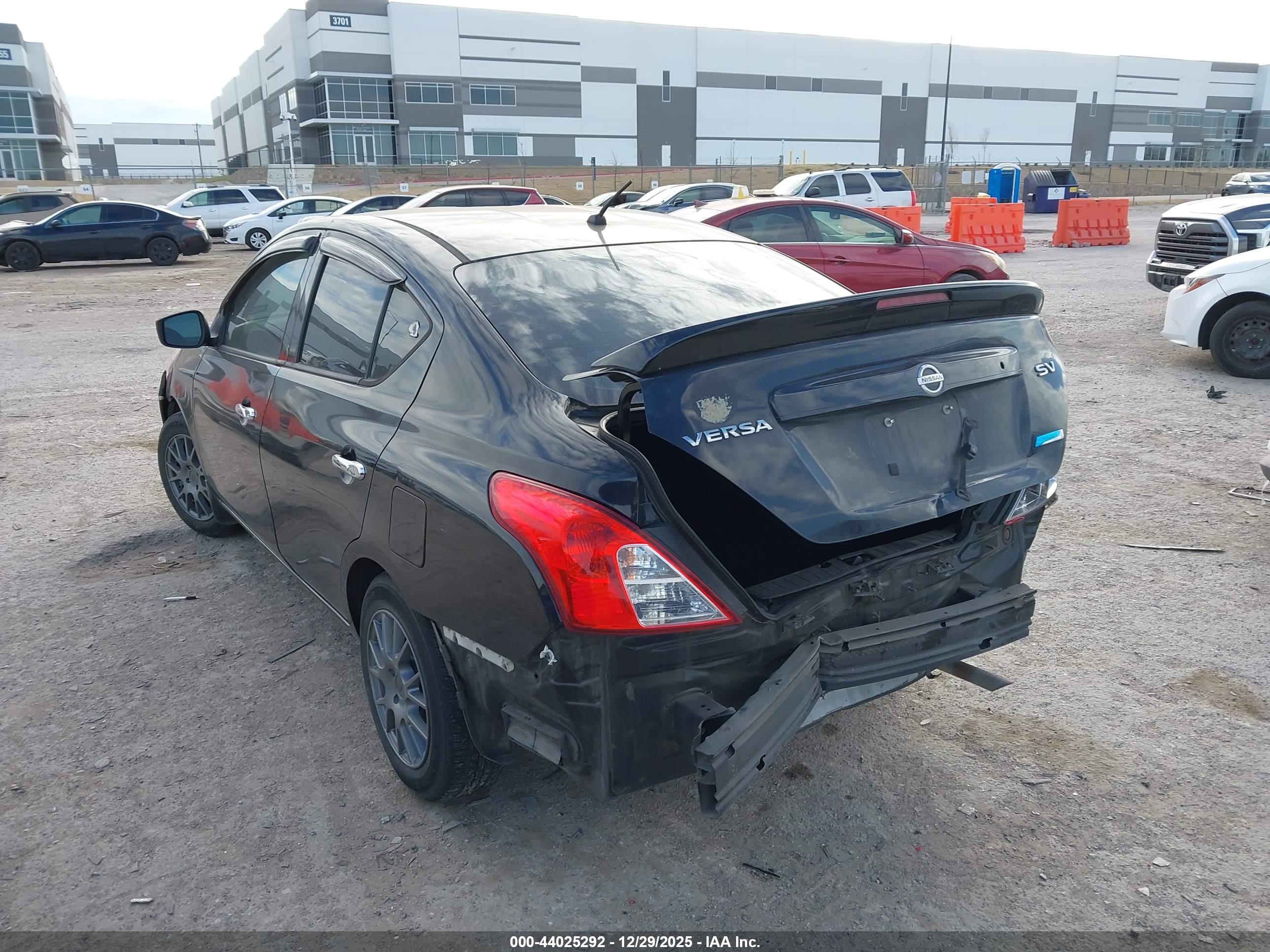 NISSAN VERSA image 3